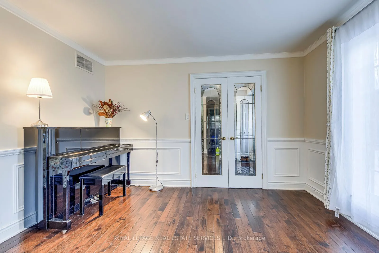 Photo 6 of 1462 Grand Boulevard, Oakville, Falgarwood — HOMEH