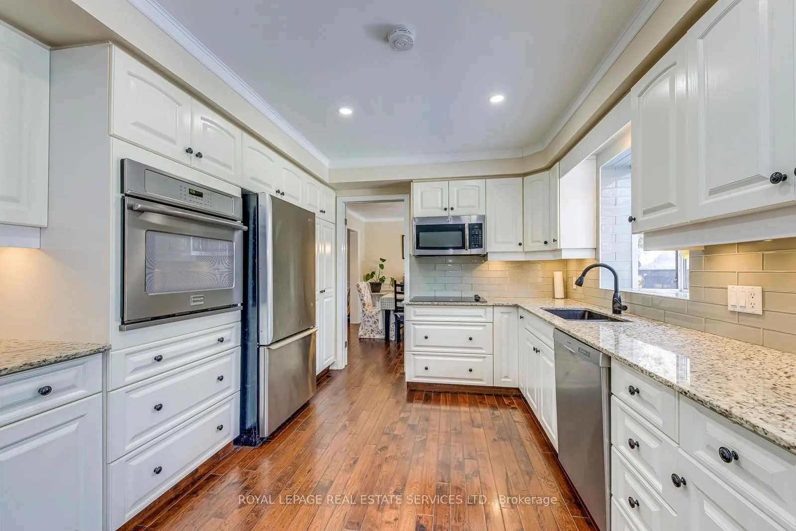 Photo 9 of 1462 Grand Boulevard, Oakville, Falgarwood — HOMEH