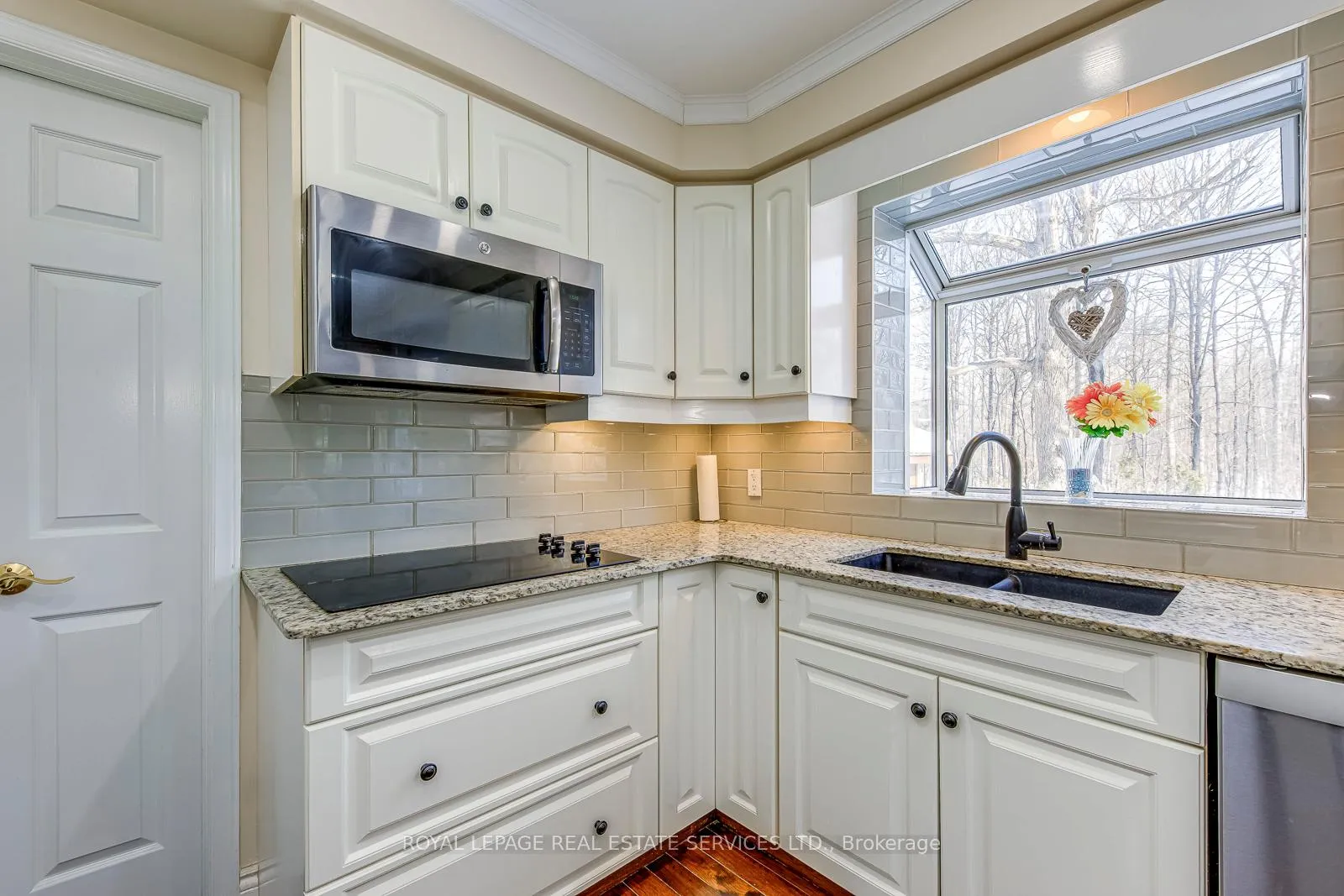 Photo 10 of 1462 Grand Boulevard, Oakville, Falgarwood — HOMEH