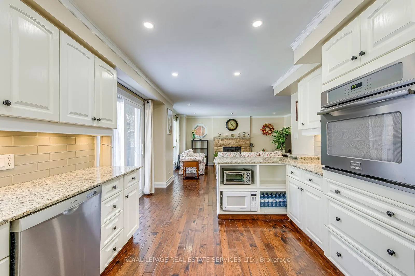 Photo 11 of 1462 Grand Boulevard, Oakville, Falgarwood — HOMEH