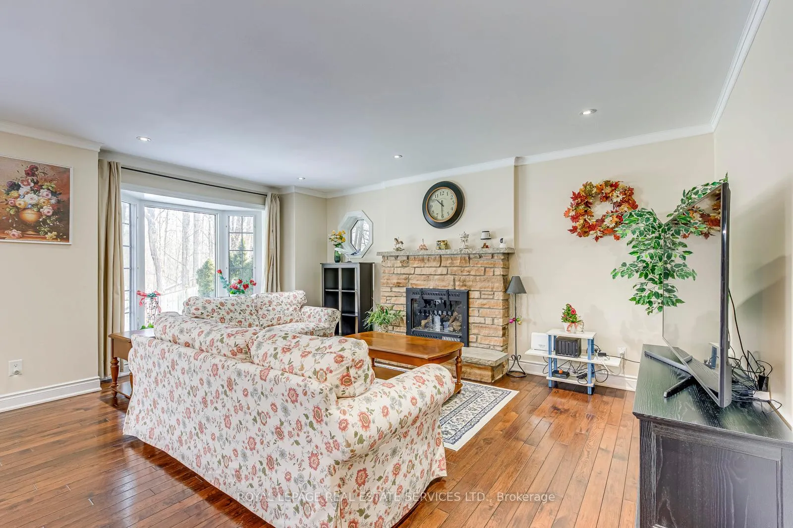 Photo 12 of 1462 Grand Boulevard, Oakville, Falgarwood — HOMEH