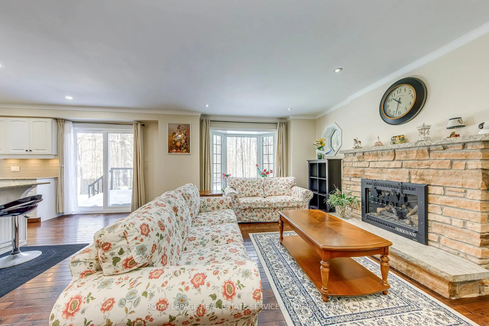 Photo 13 of 1462 Grand Boulevard, Oakville, Falgarwood — HOMEH