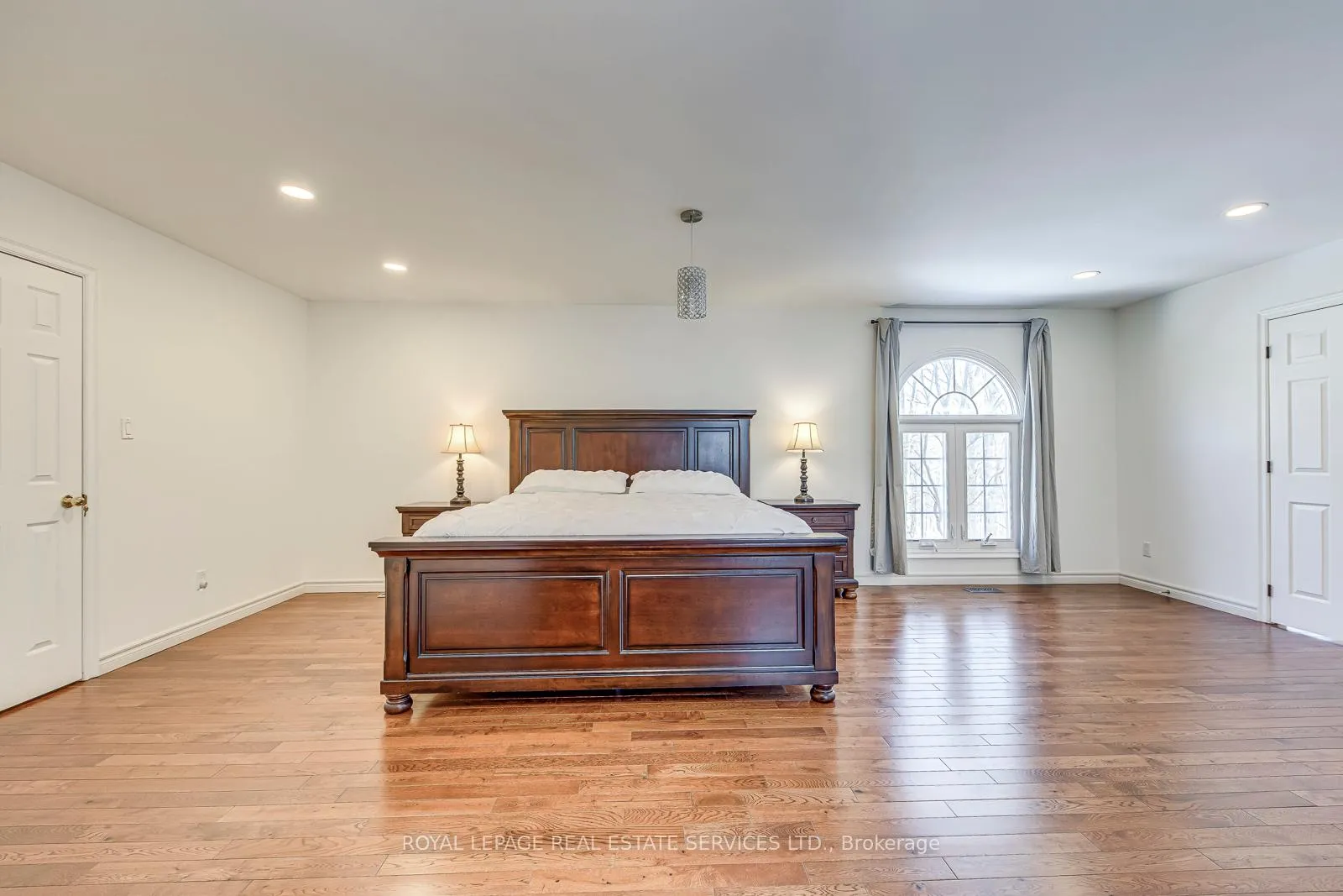 Photo 32 of 1462 Grand Boulevard, Oakville, Falgarwood — HOMEH