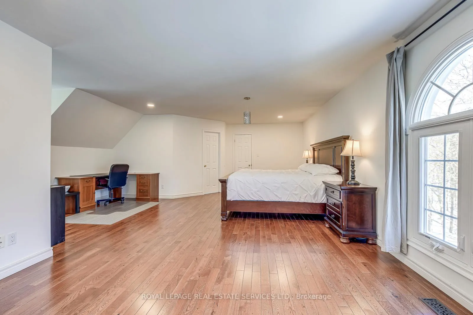 Photo 33 of 1462 Grand Boulevard, Oakville, Falgarwood — HOMEH