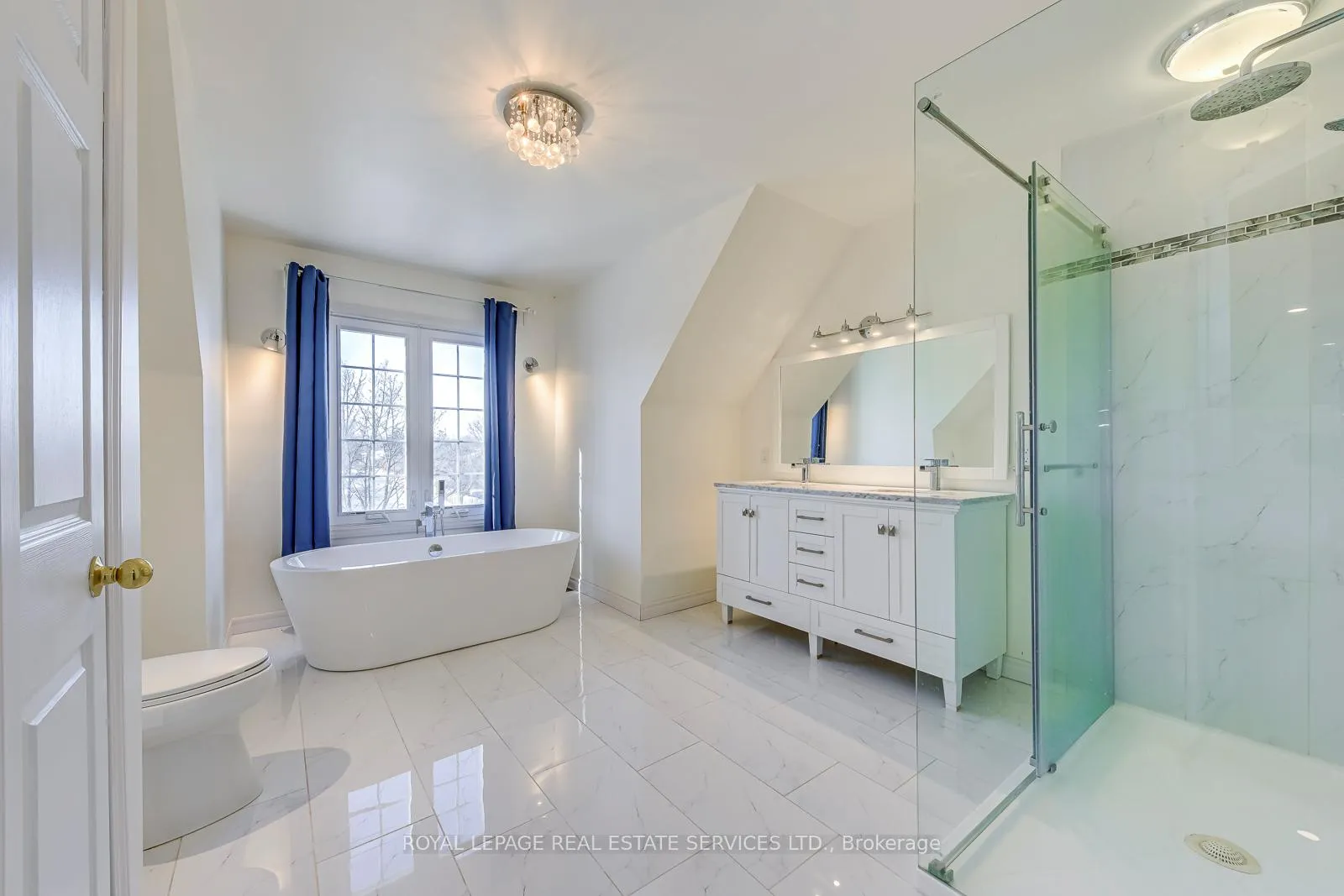 Photo 35 of 1462 Grand Boulevard, Oakville, Falgarwood — HOMEH