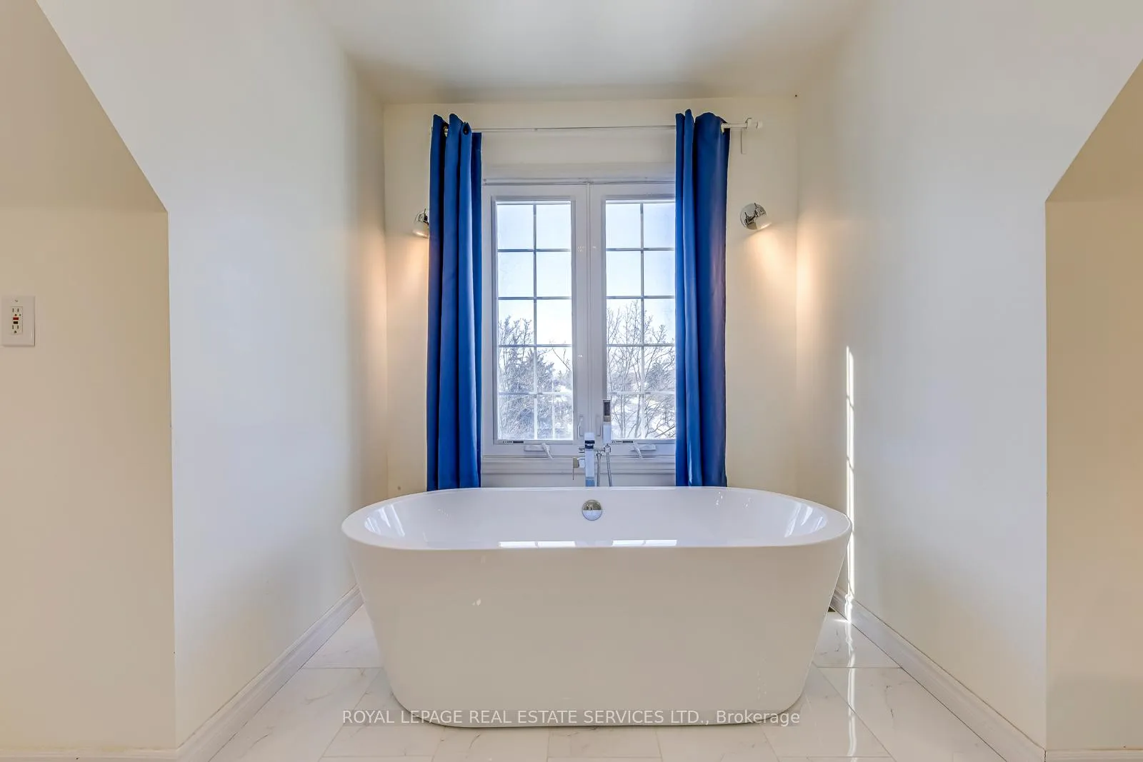 Photo 36 of 1462 Grand Boulevard, Oakville, Falgarwood — HOMEH