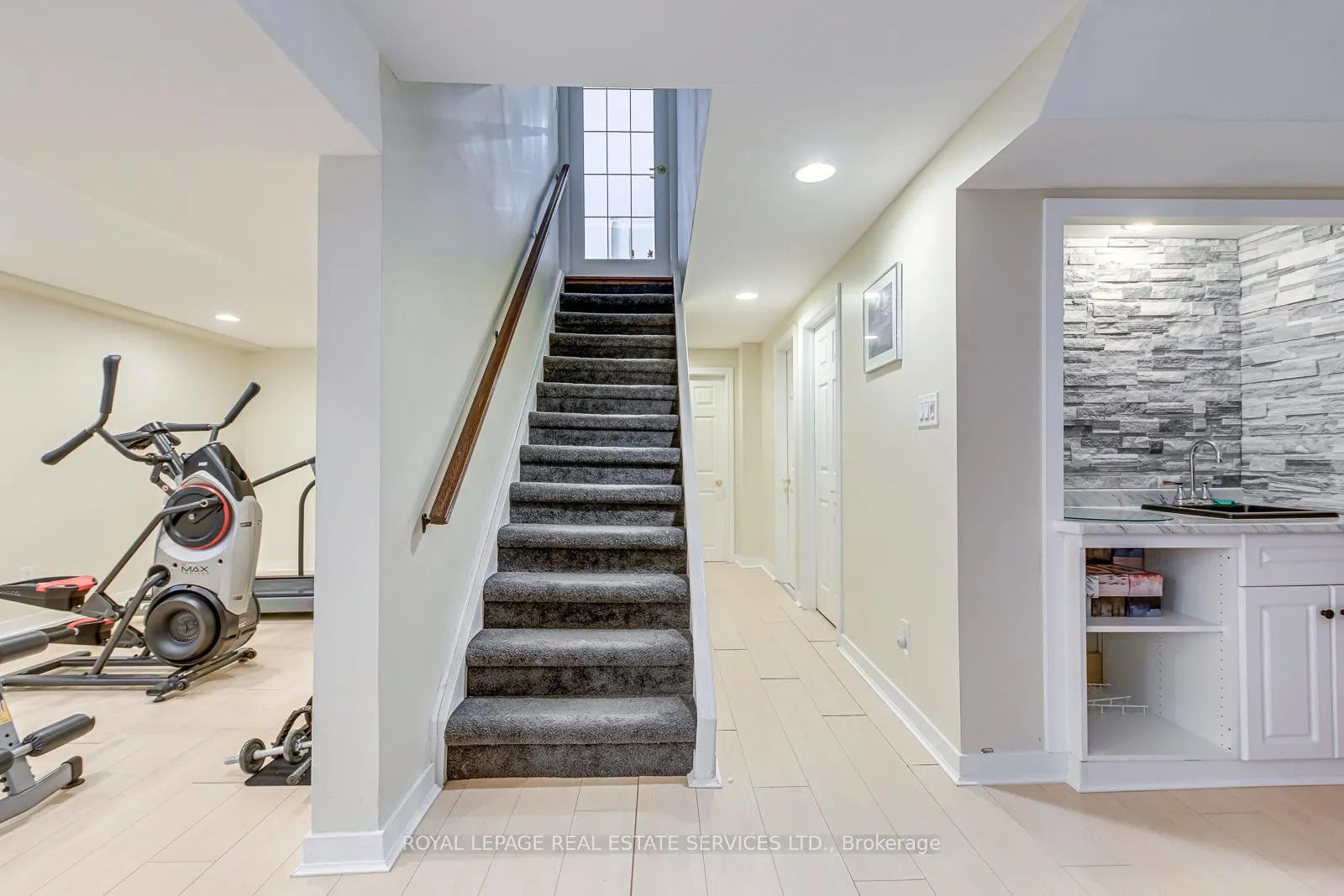 Photo 38 of 1462 Grand Boulevard, Oakville, Falgarwood — HOMEH