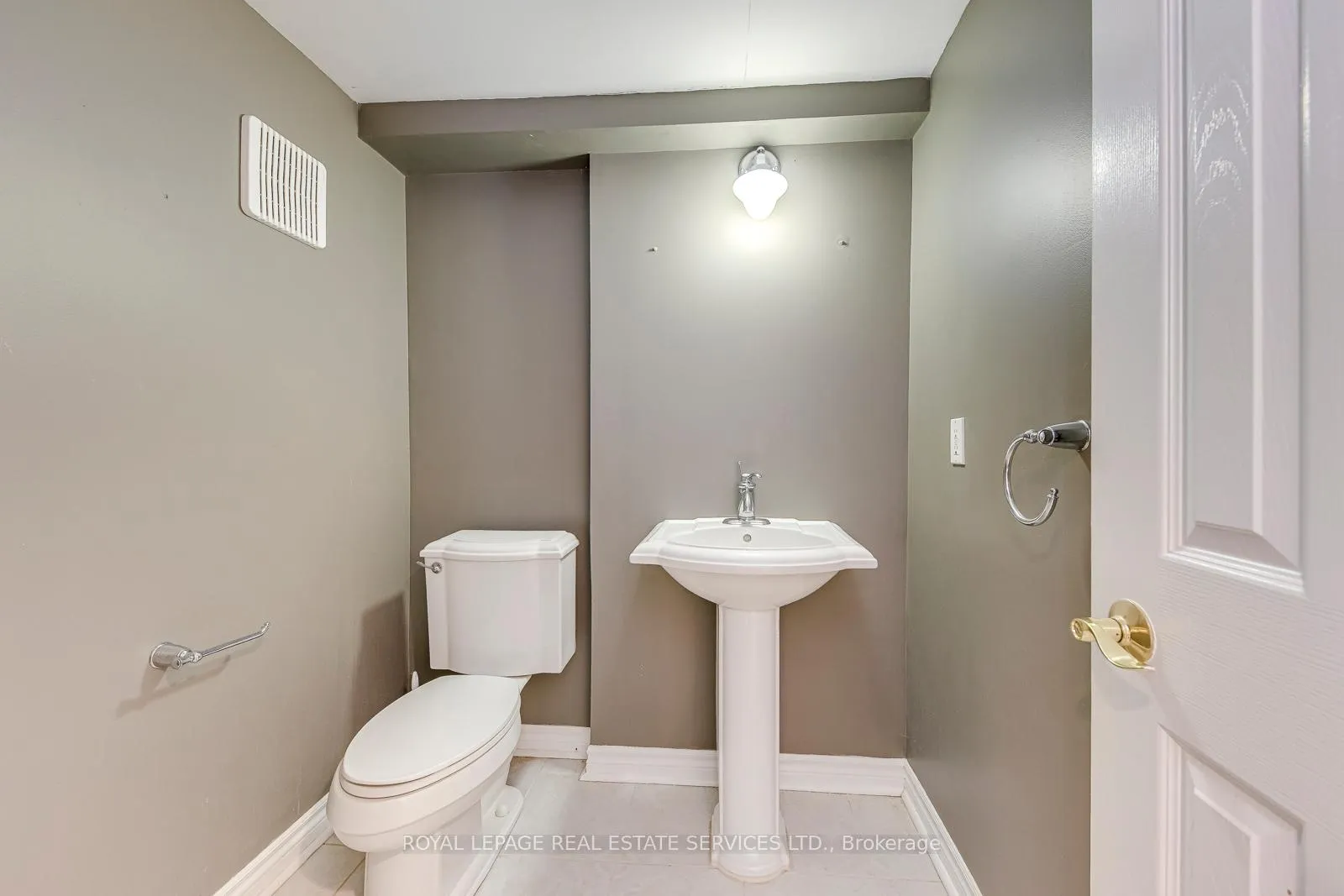 Photo 42 of 1462 Grand Boulevard, Oakville, Falgarwood — HOMEH