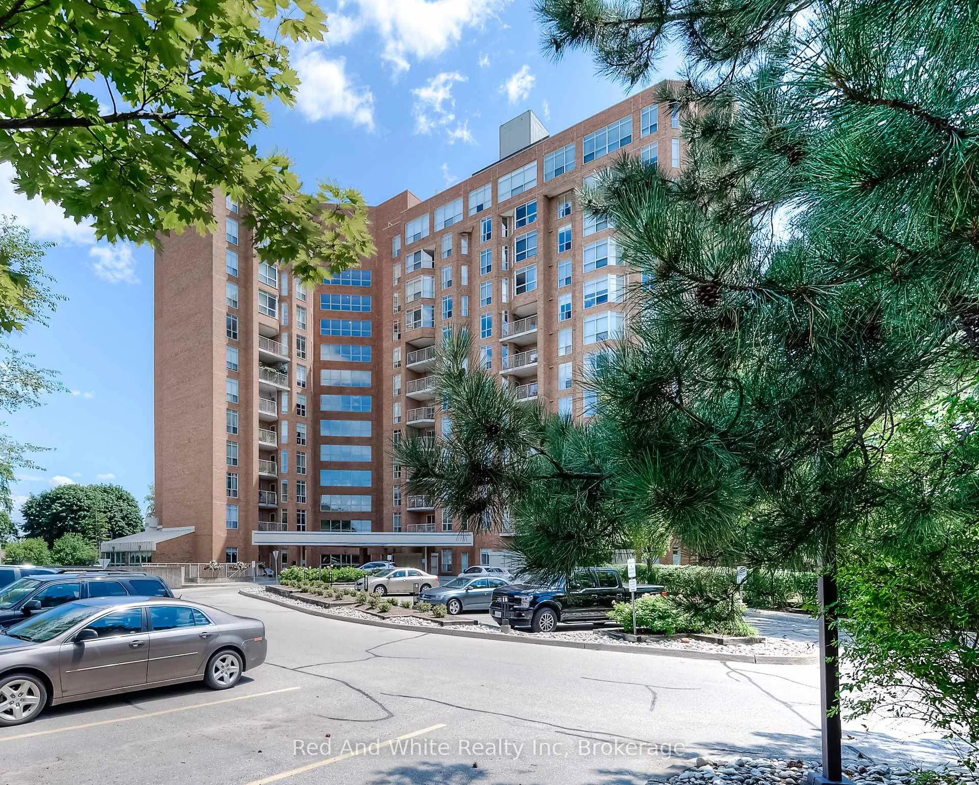 Photo 6 of Unit 802, 1414 King Street E, Kitchener, King East — HOMEH