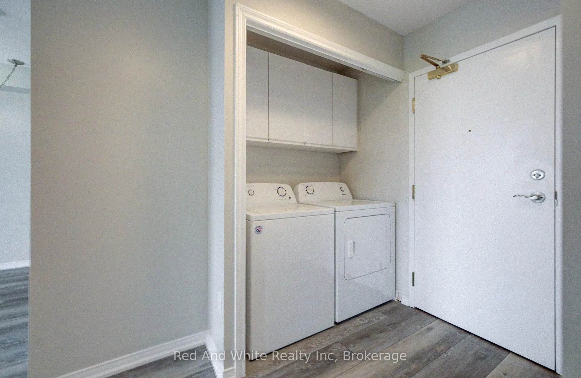 Photo 9 of Unit 802, 1414 King Street E, Kitchener, King East — HOMEH