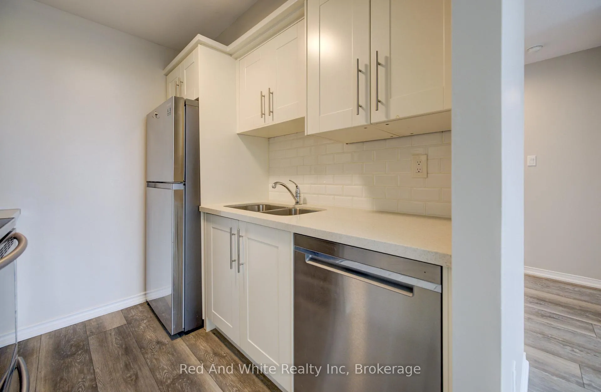 Photo 13 of Unit 802, 1414 King Street E, Kitchener, King East — HOMEH