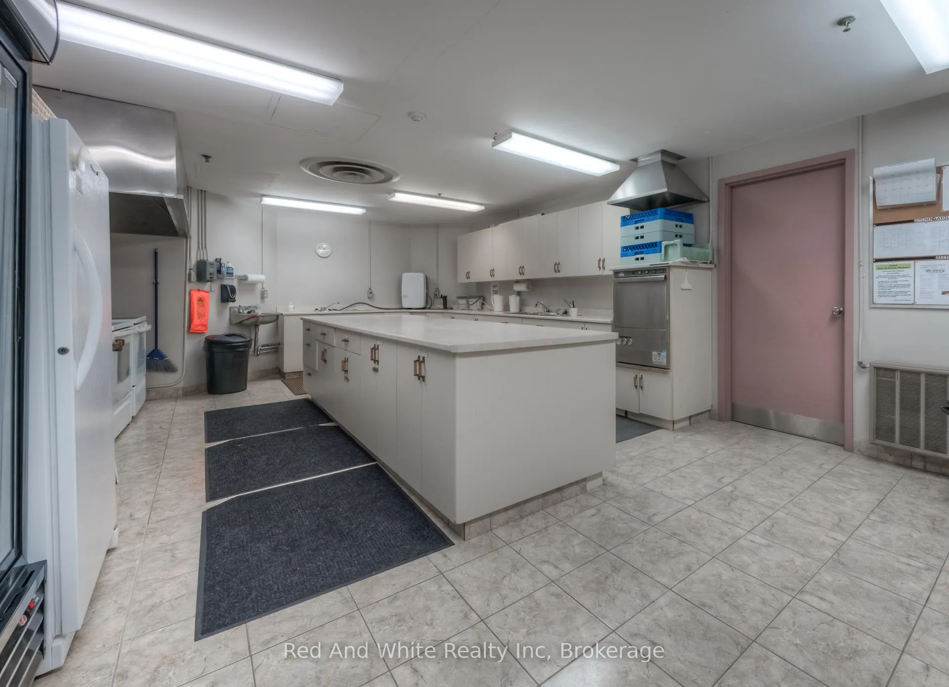 Photo 41 of Unit 802, 1414 King Street E, Kitchener, King East — HOMEH