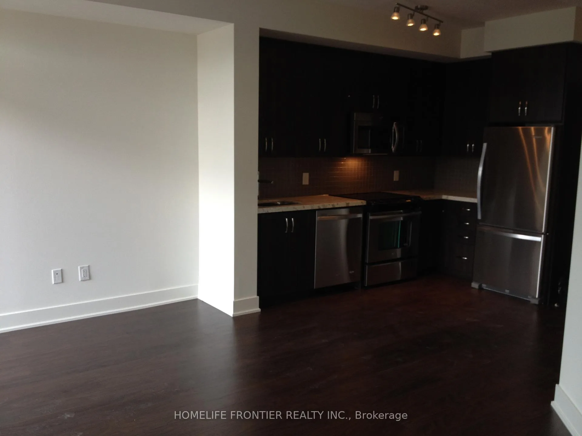 Photo 5 of Unit 422, 7608 Yonge Street, Vaughan, Crestwood-Springfarm-Yorkhill — HOMEH