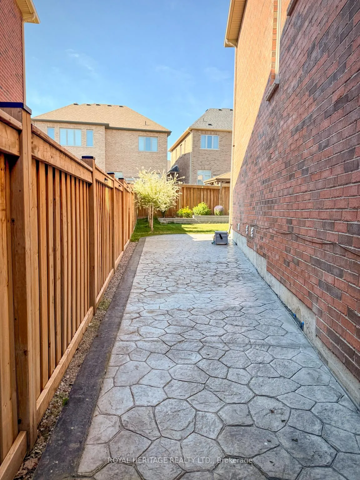 Photo 38 of 88 Brabin Circle, Whitby, Rural Whitby — HOMEH