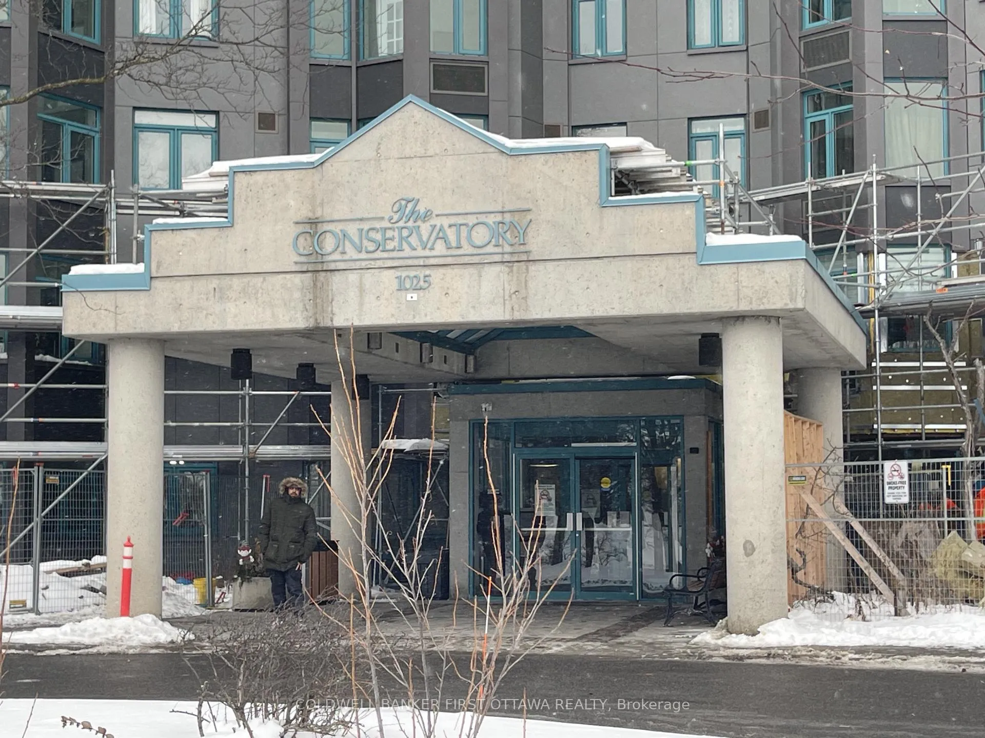 Front of Unit 901, 1025 Grenon Avenue