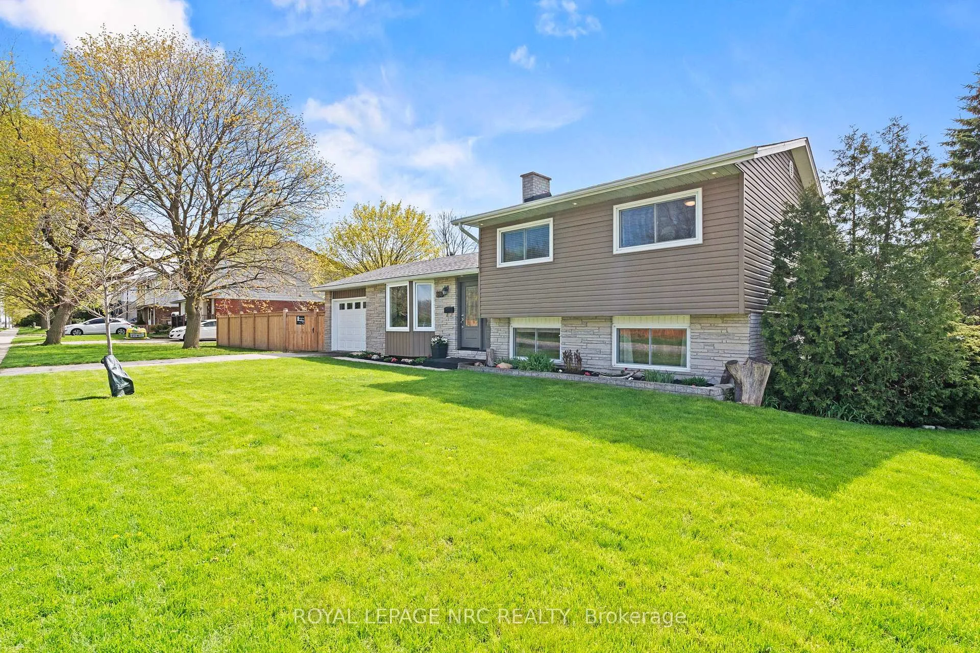 Photo 3 of 466 Willow Road, Guelph, Willow West/Sugarbush/West Acres — HOMEH