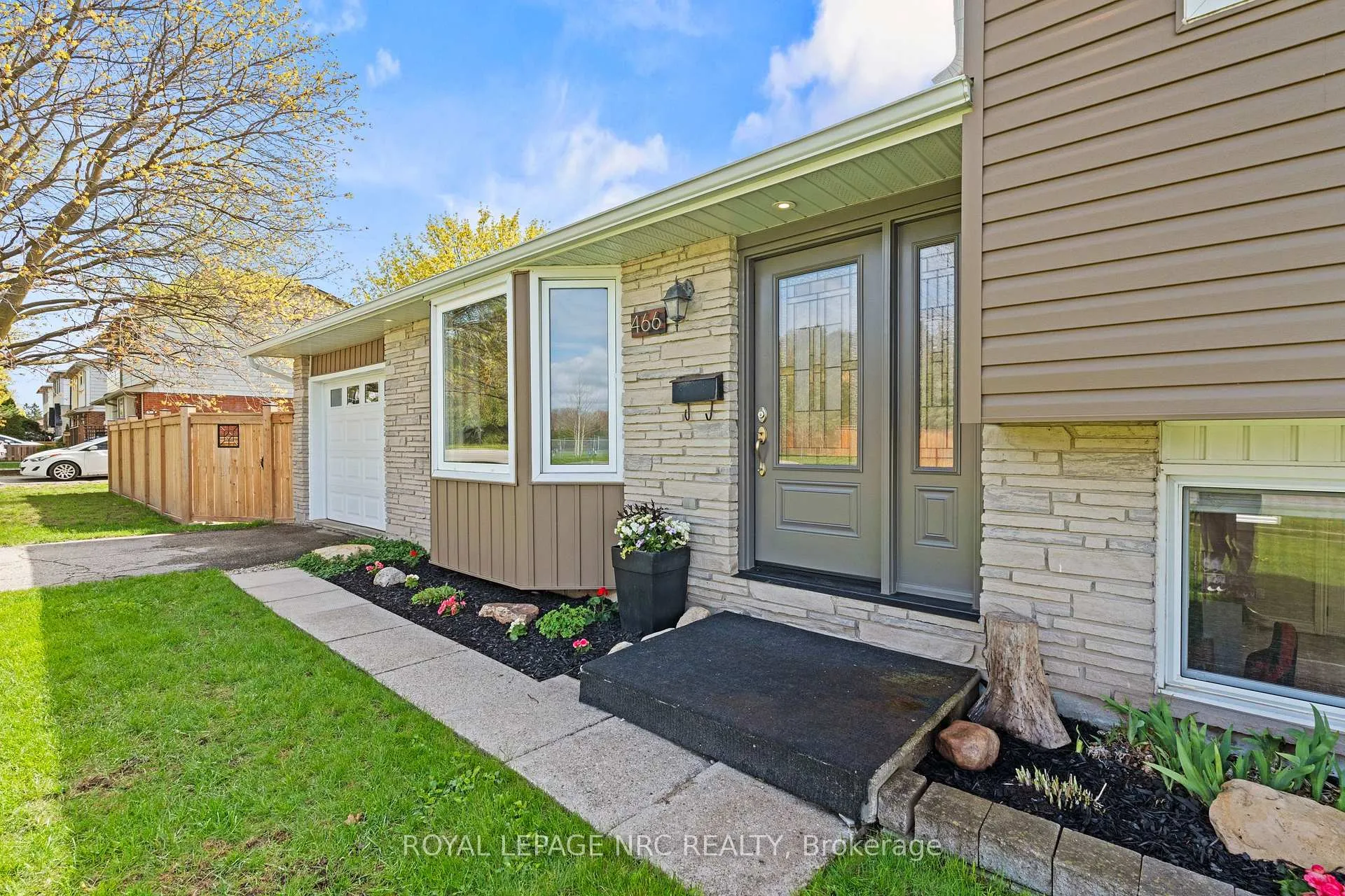 Photo 4 of 466 Willow Road, Guelph, Willow West/Sugarbush/West Acres — HOMEH