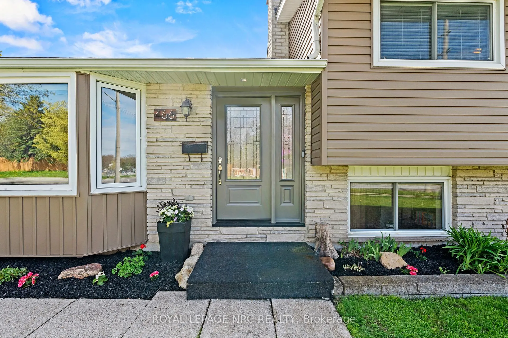 Photo 5 of 466 Willow Road, Guelph, Willow West/Sugarbush/West Acres — HOMEH