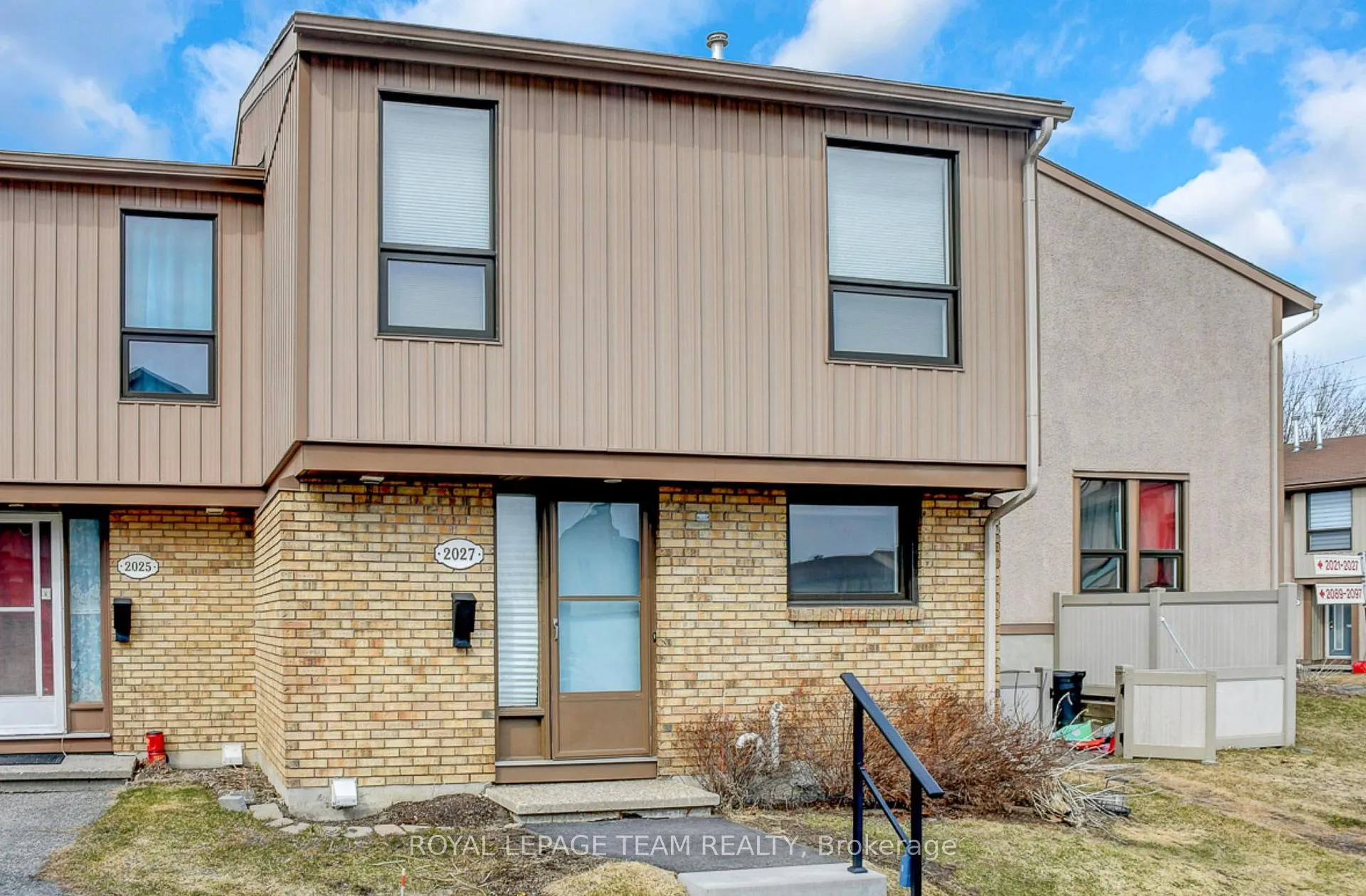 Photo 2 of Unit 35, 2027 Stonehenge Crescent, Ottawa, Pineview — HOMEH