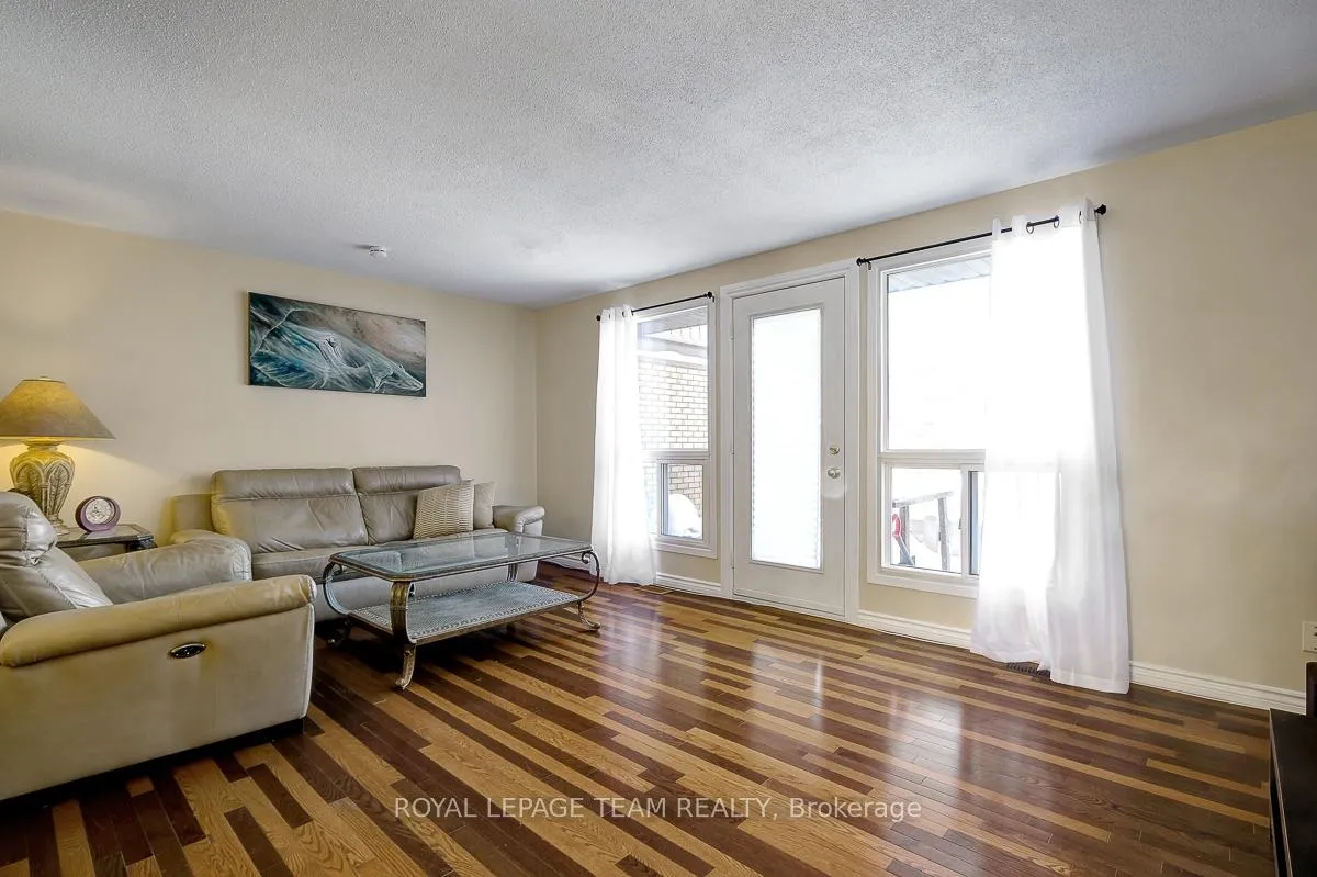 Photo 6 of Unit 35, 2027 Stonehenge Crescent, Ottawa, Pineview — HOMEH