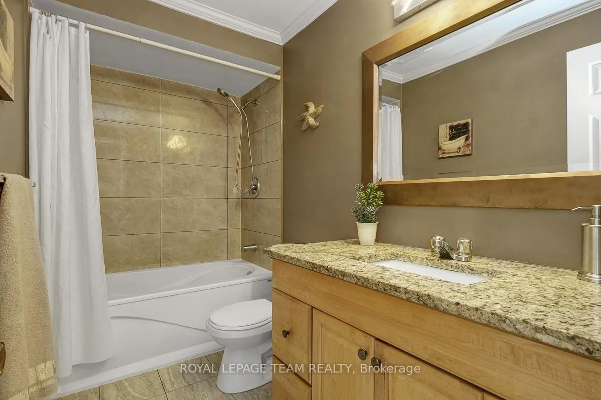 Photo 18 of Unit 35, 2027 Stonehenge Crescent, Ottawa, Pineview — HOMEH