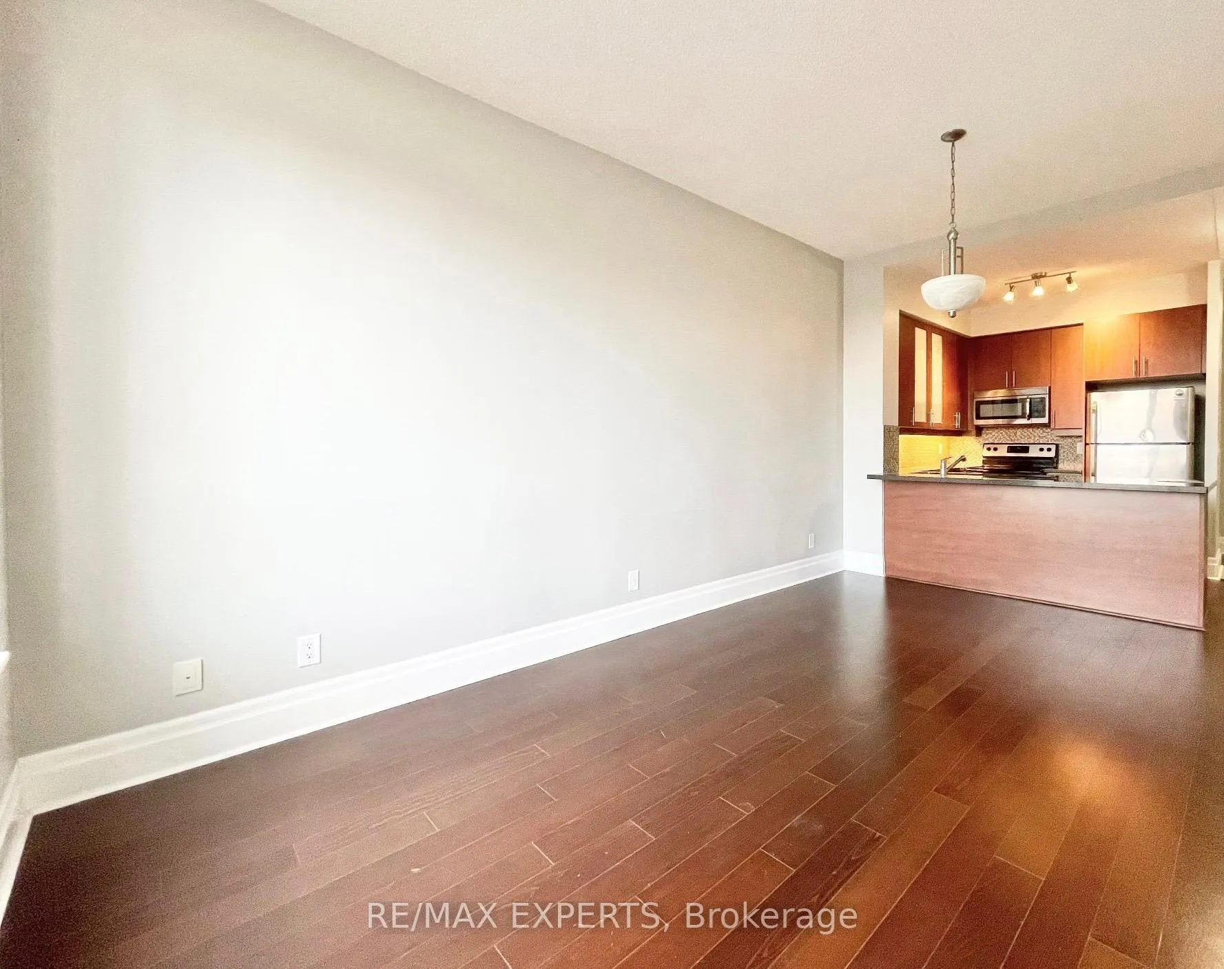 Photo 3 of Unit 104, 131 Upper Duke Crescent, Markham, Unionville — HOMEH