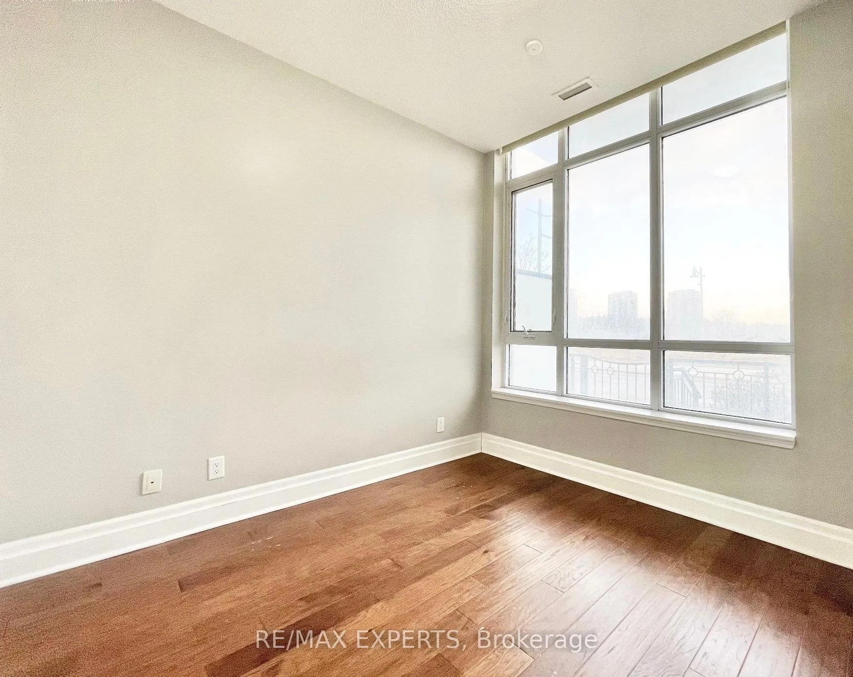 Photo 5 of Unit 104, 131 Upper Duke Crescent, Markham, Unionville — HOMEH