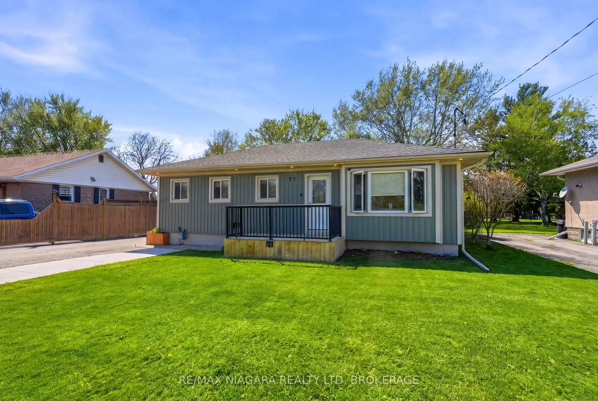 Photo 2 of 21 Verne Avenue, Welland, Broadway — HOMEH