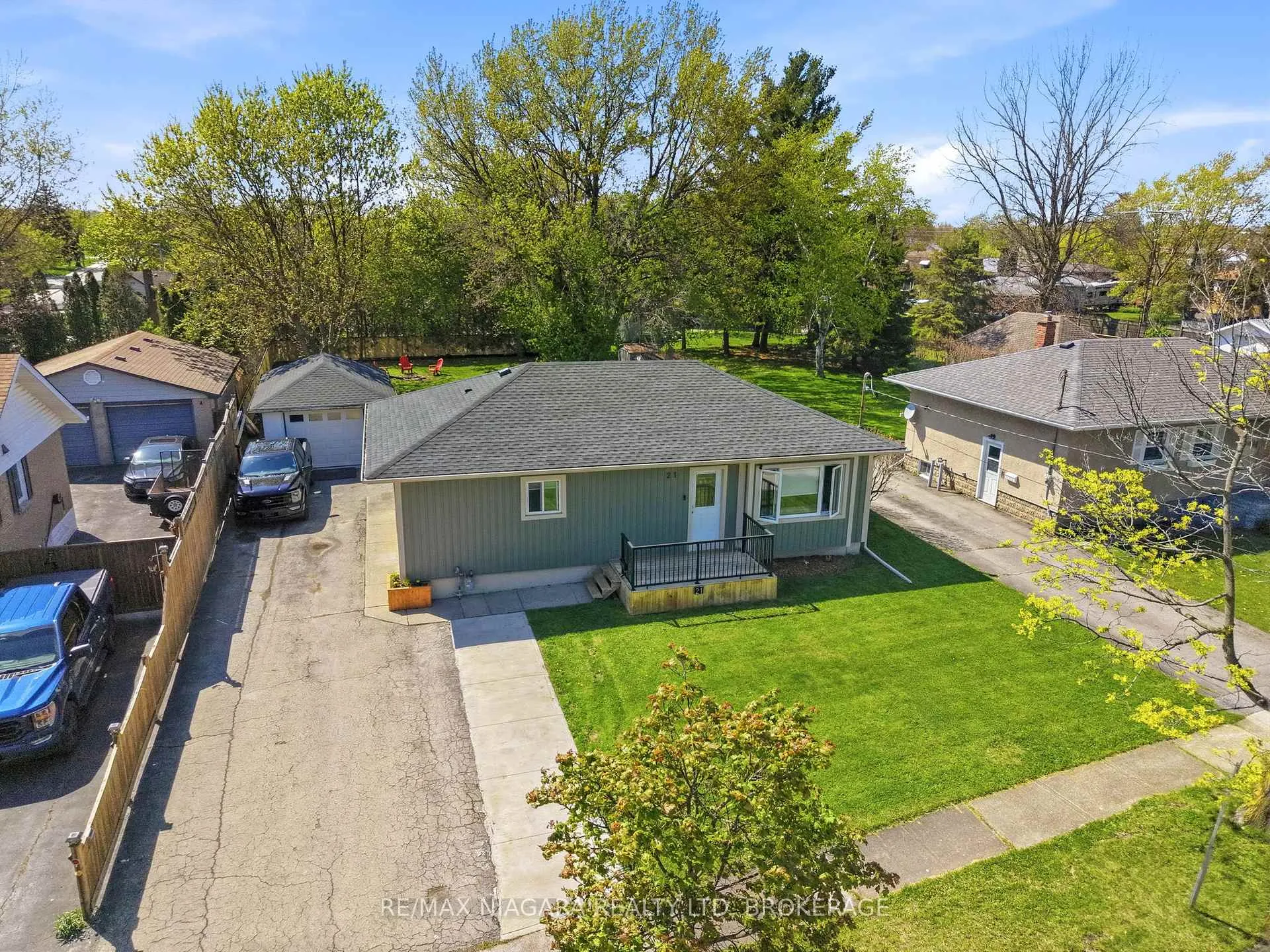 Photo 3 of 21 Verne Avenue, Welland, Broadway — HOMEH