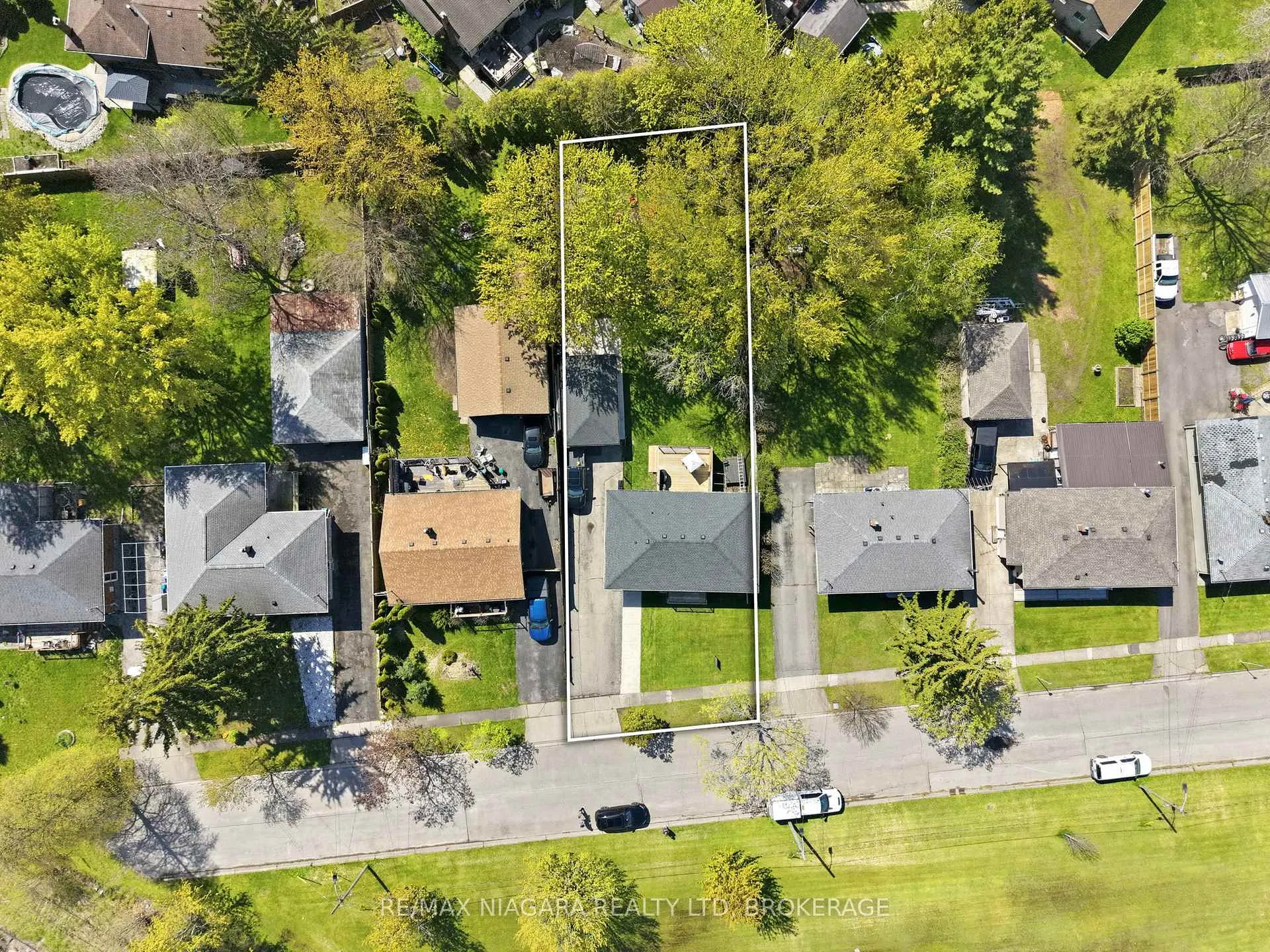 Photo 4 of 21 Verne Avenue, Welland, Broadway — HOMEH