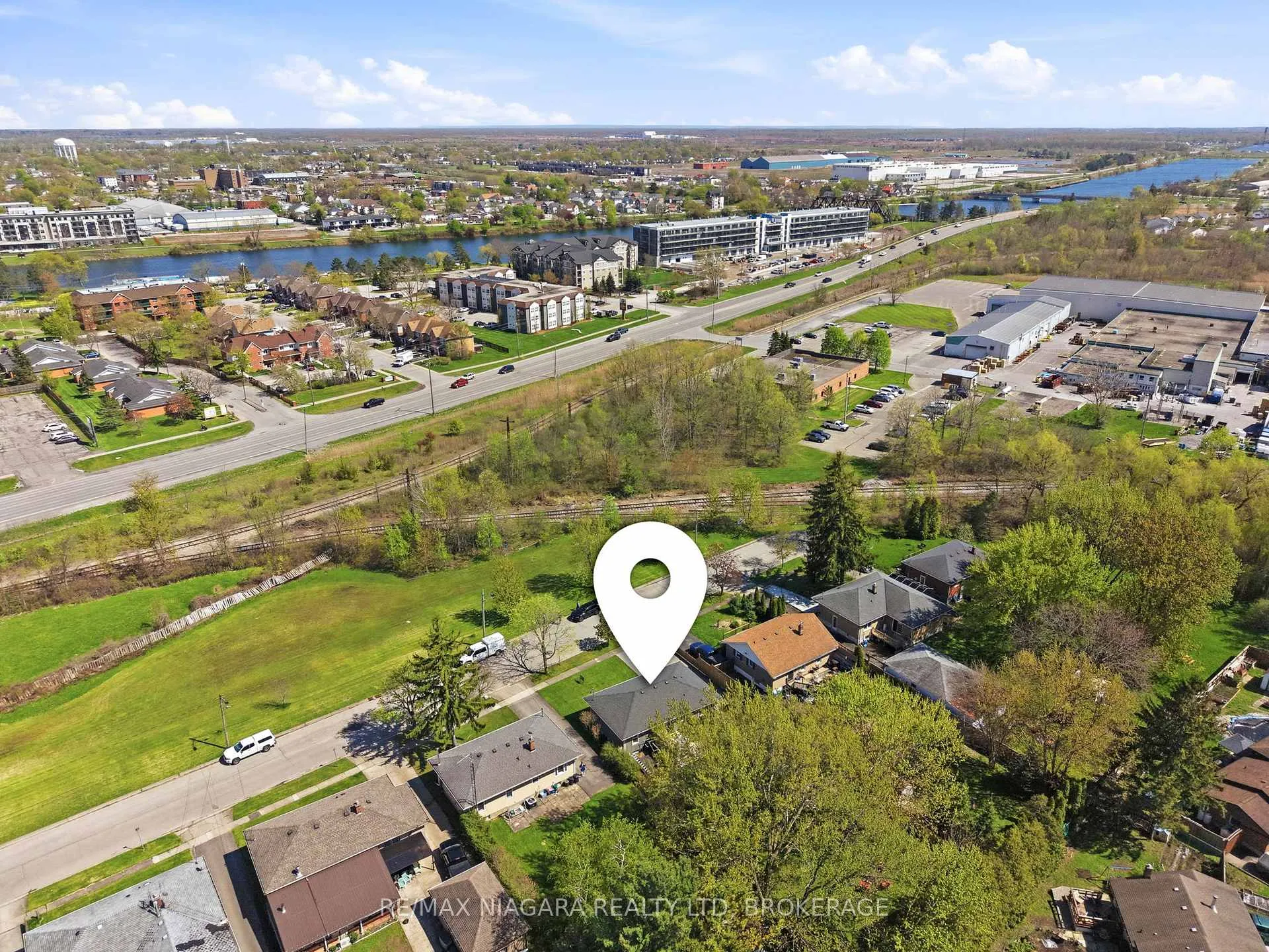 Photo 5 of 21 Verne Avenue, Welland, Broadway — HOMEH