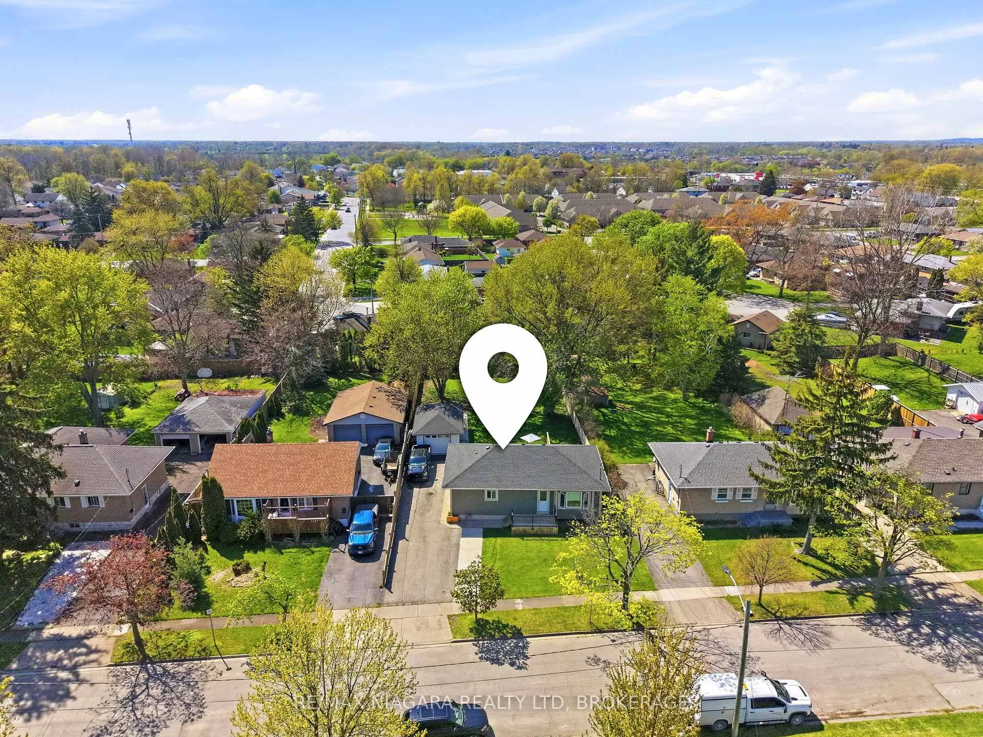 Photo 6 of 21 Verne Avenue, Welland, Broadway — HOMEH