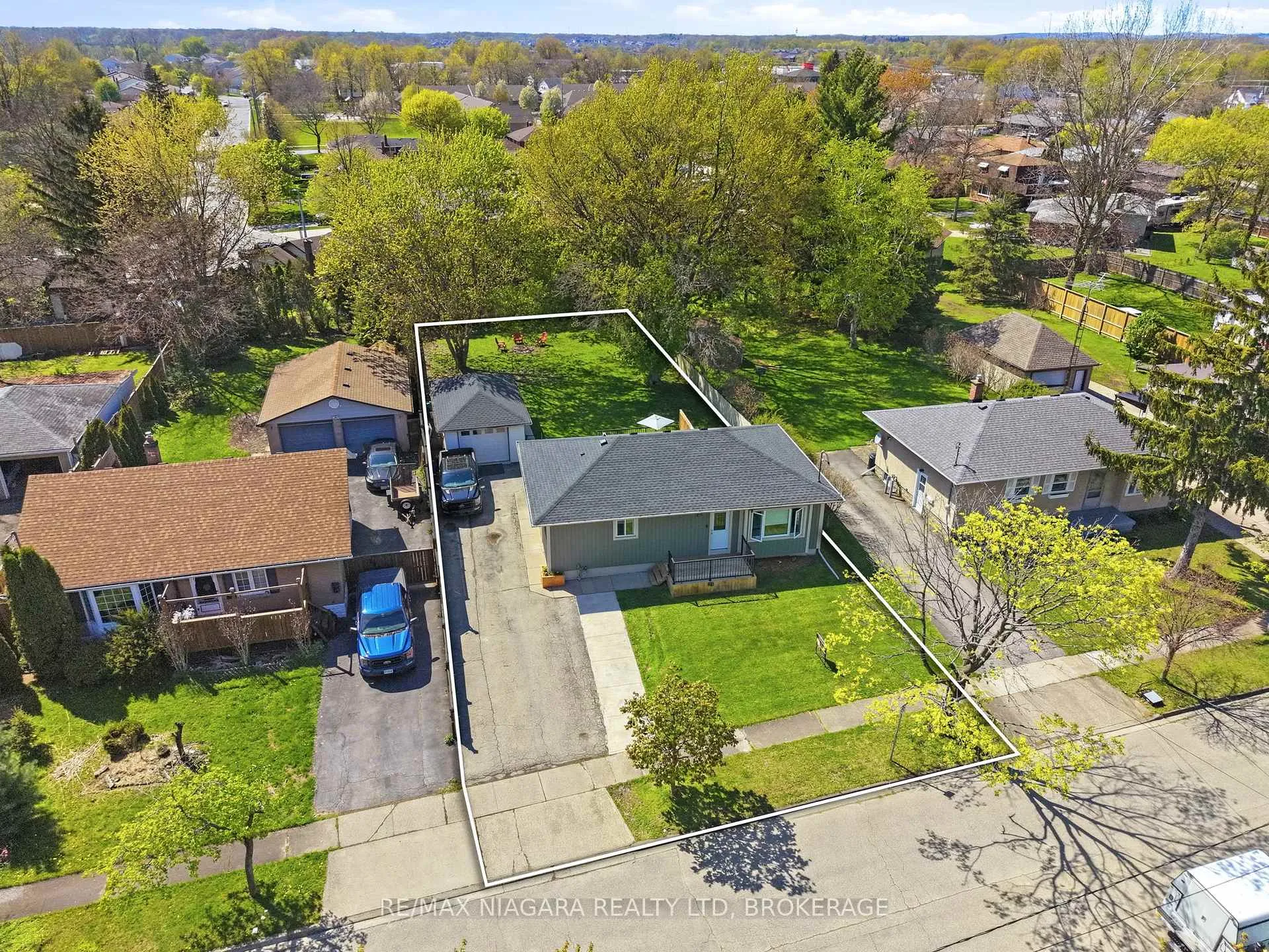 Photo 7 of 21 Verne Avenue, Welland, Broadway — HOMEH