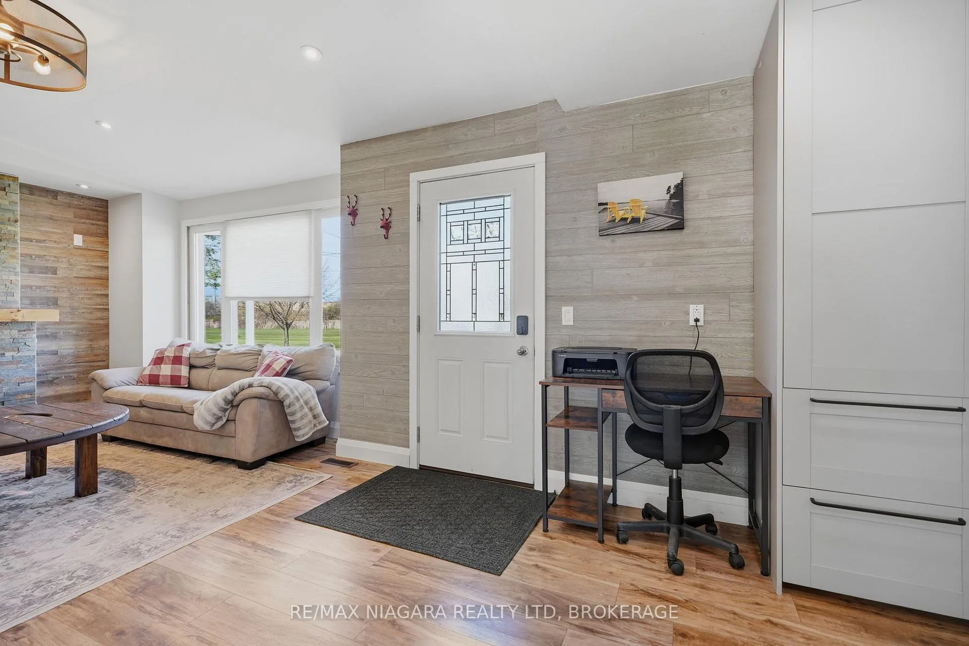 Photo 8 of 21 Verne Avenue, Welland, Broadway — HOMEH