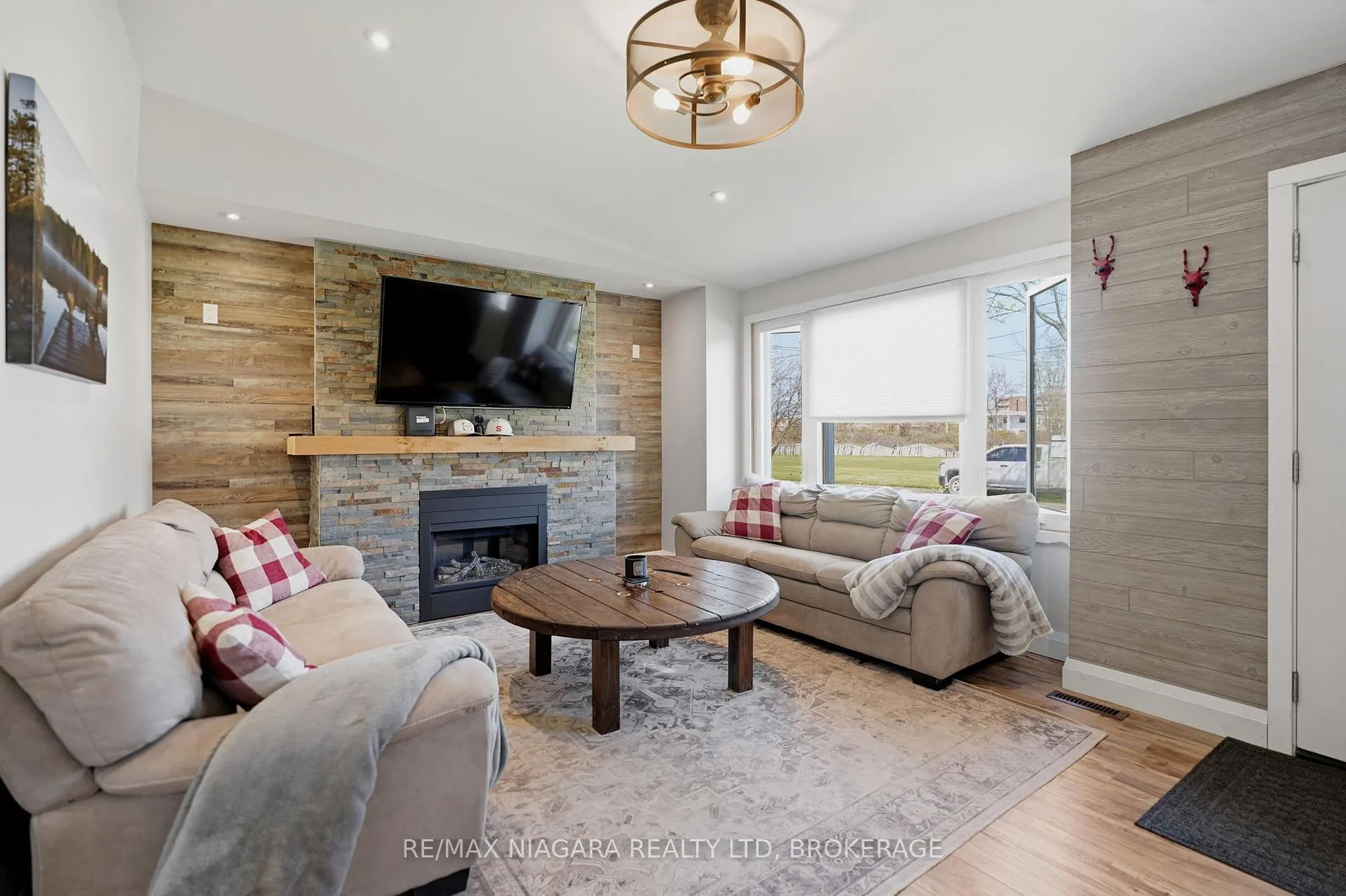 Photo 9 of 21 Verne Avenue, Welland, Broadway — HOMEH