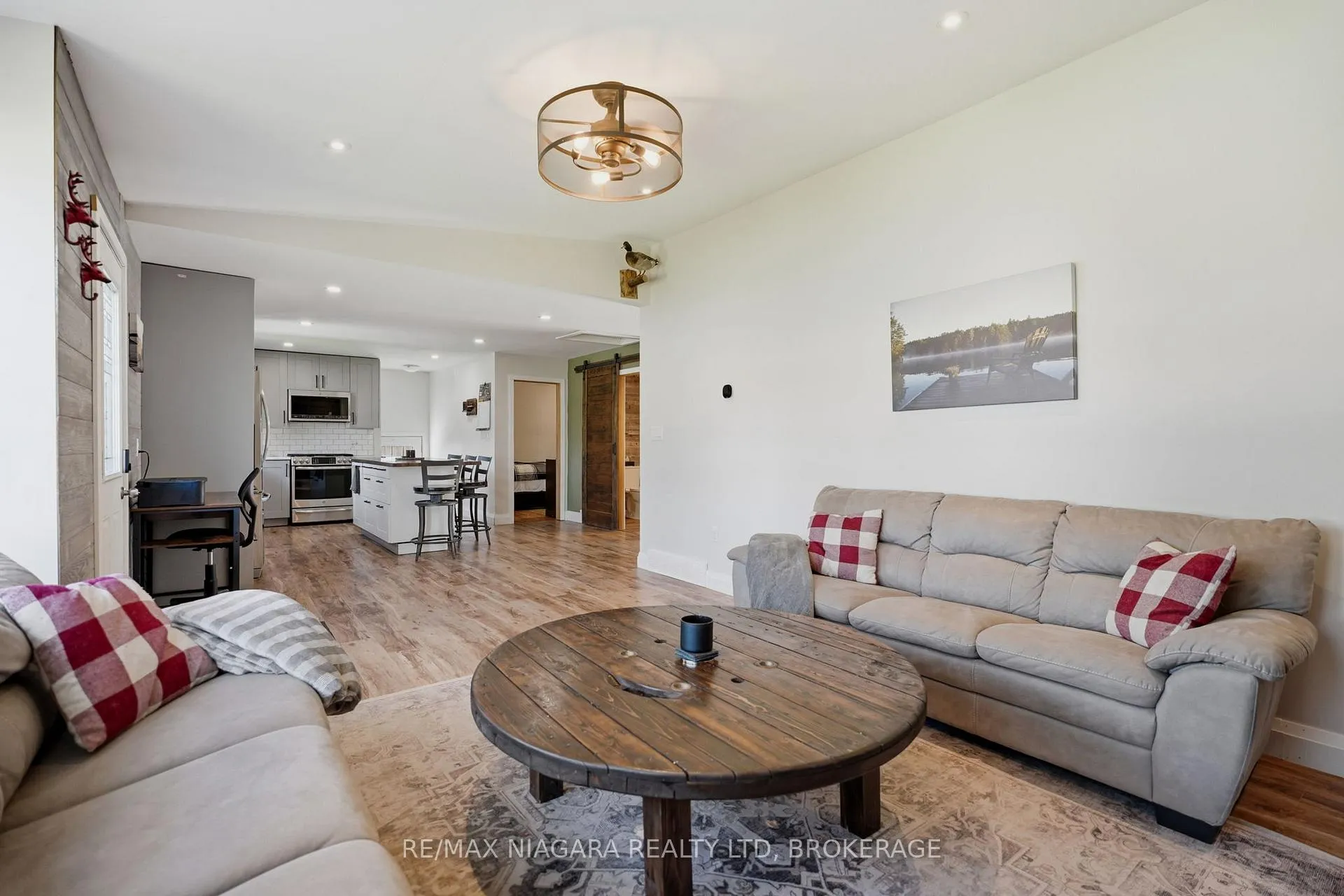 Photo 11 of 21 Verne Avenue, Welland, Broadway — HOMEH