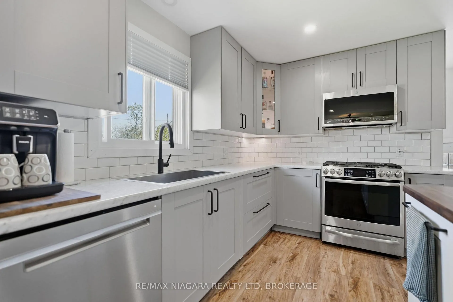 Photo 15 of 21 Verne Avenue, Welland, Broadway — HOMEH
