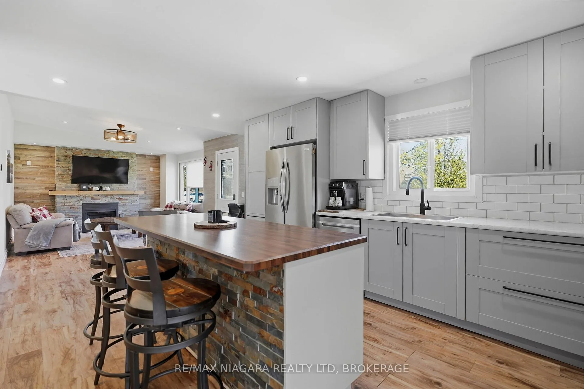 Photo 17 of 21 Verne Avenue, Welland, Broadway — HOMEH