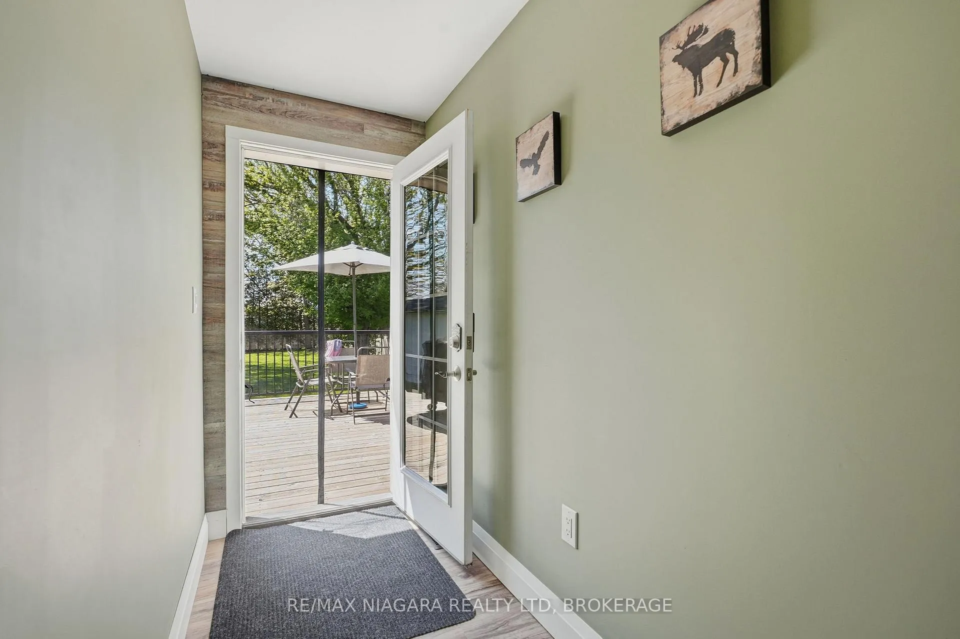 Photo 20 of 21 Verne Avenue, Welland, Broadway — HOMEH