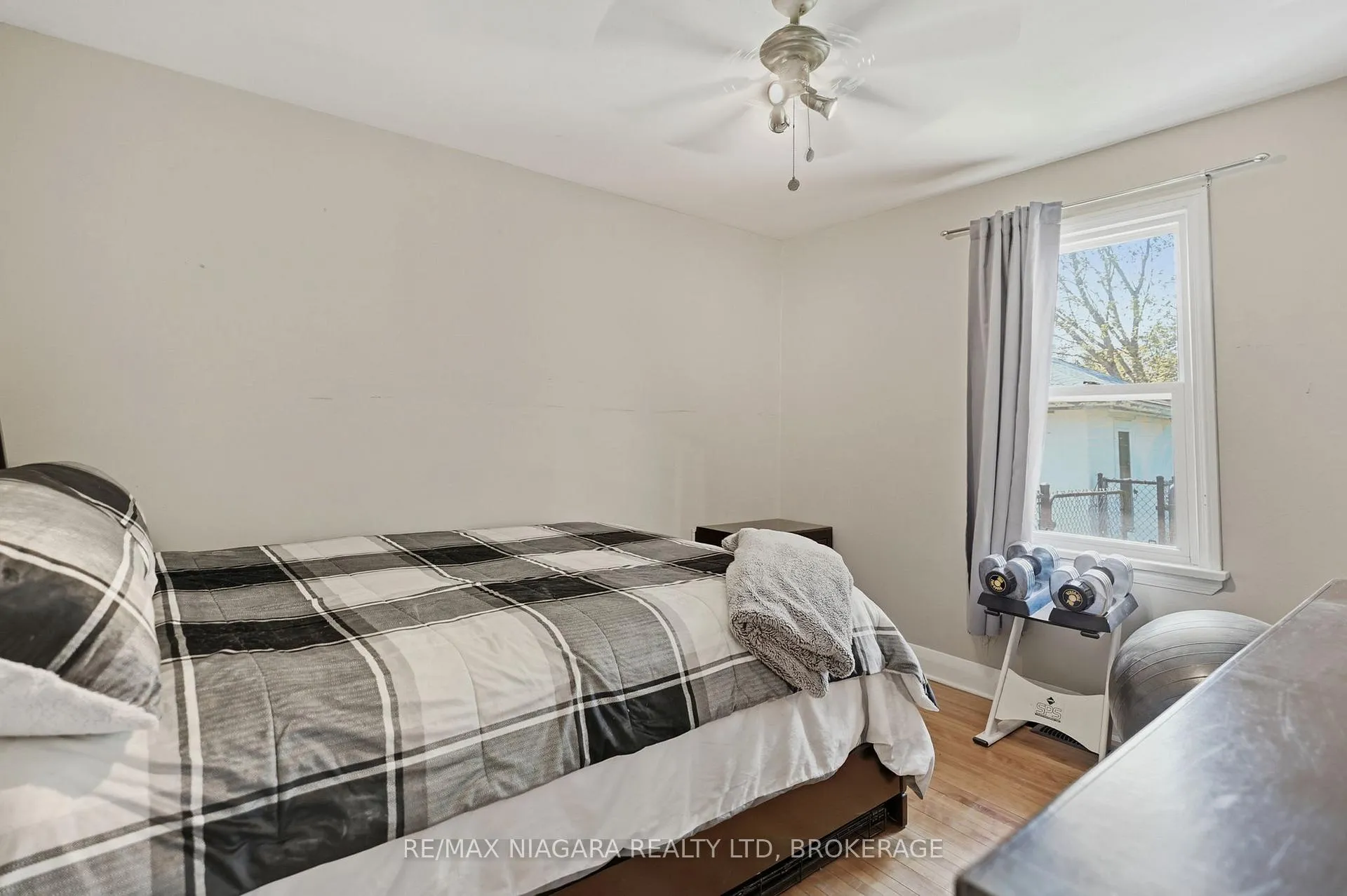 Photo 21 of 21 Verne Avenue, Welland, Broadway — HOMEH