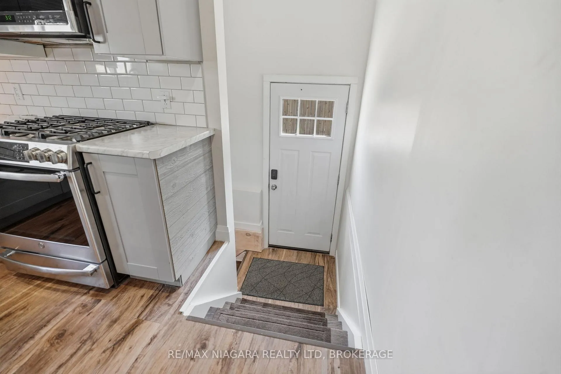 Photo 23 of 21 Verne Avenue, Welland, Broadway — HOMEH