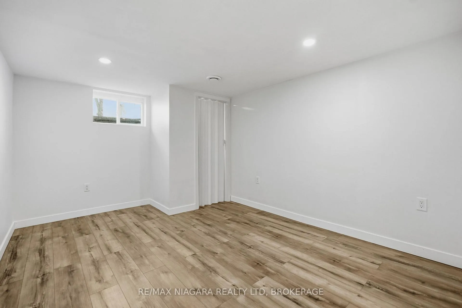 Photo 29 of 21 Verne Avenue, Welland, Broadway — HOMEH