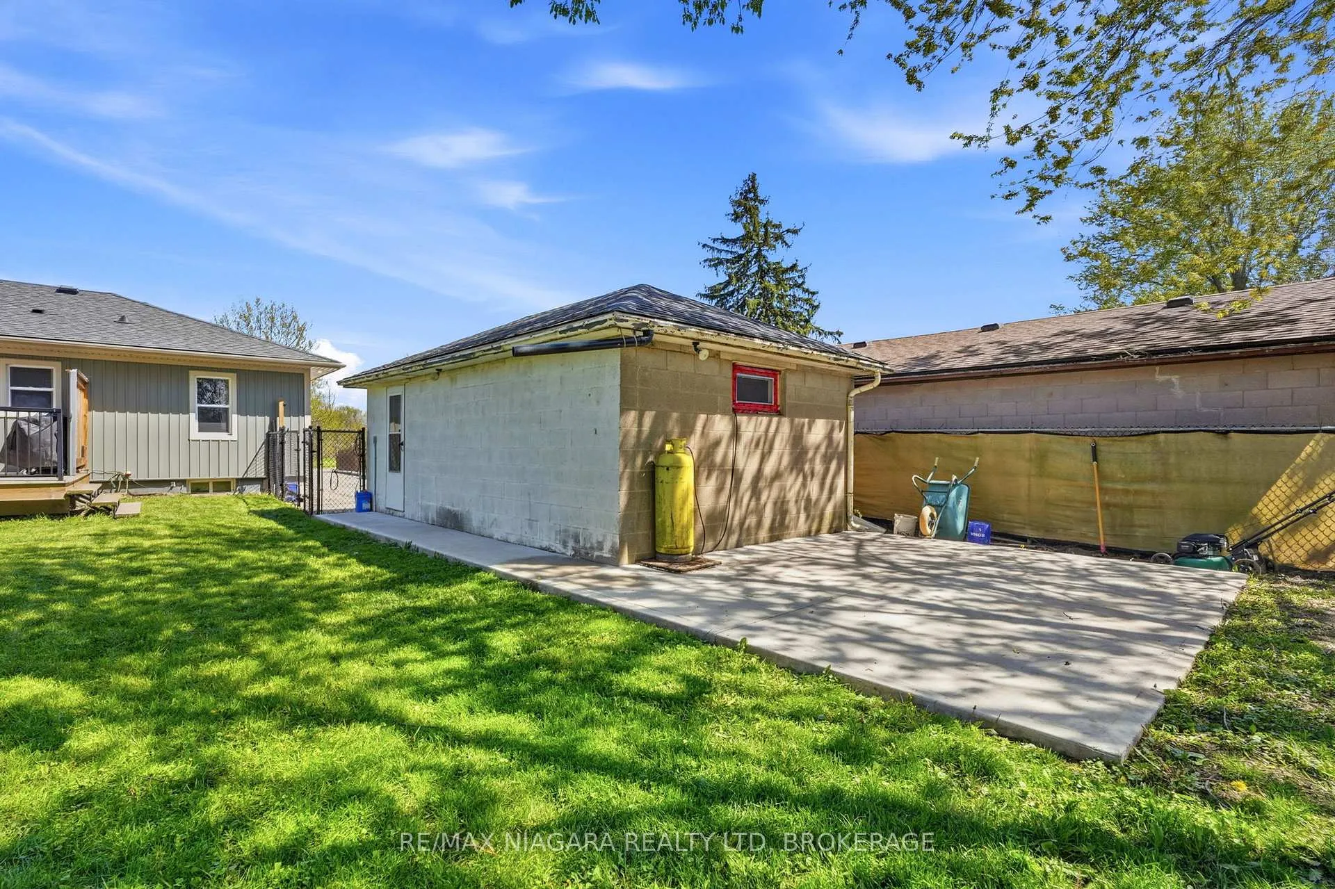 Photo 34 of 21 Verne Avenue, Welland, Broadway — HOMEH