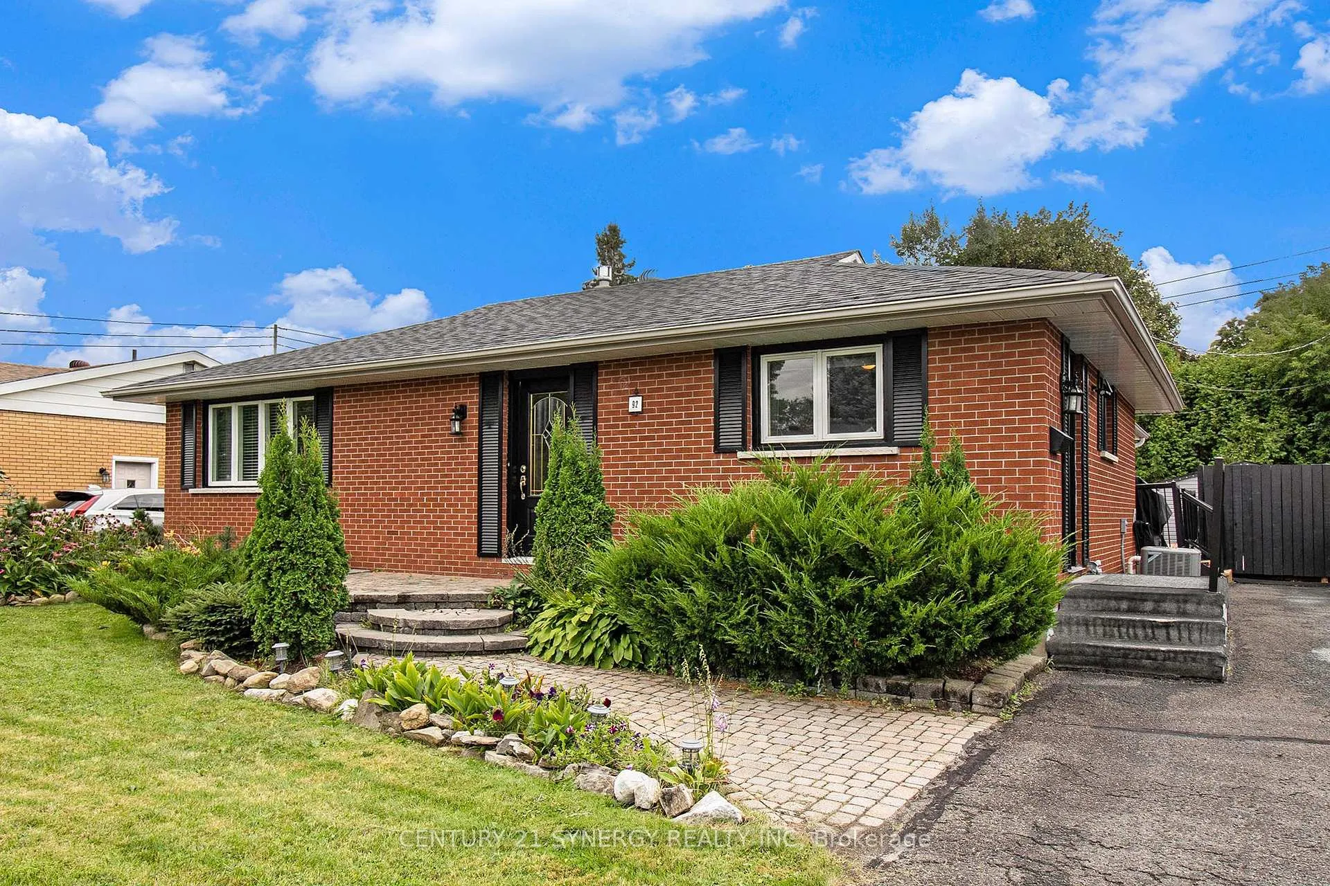 Photo 1 of 92 Jasper Avenue, Smiths Falls — HOMEH