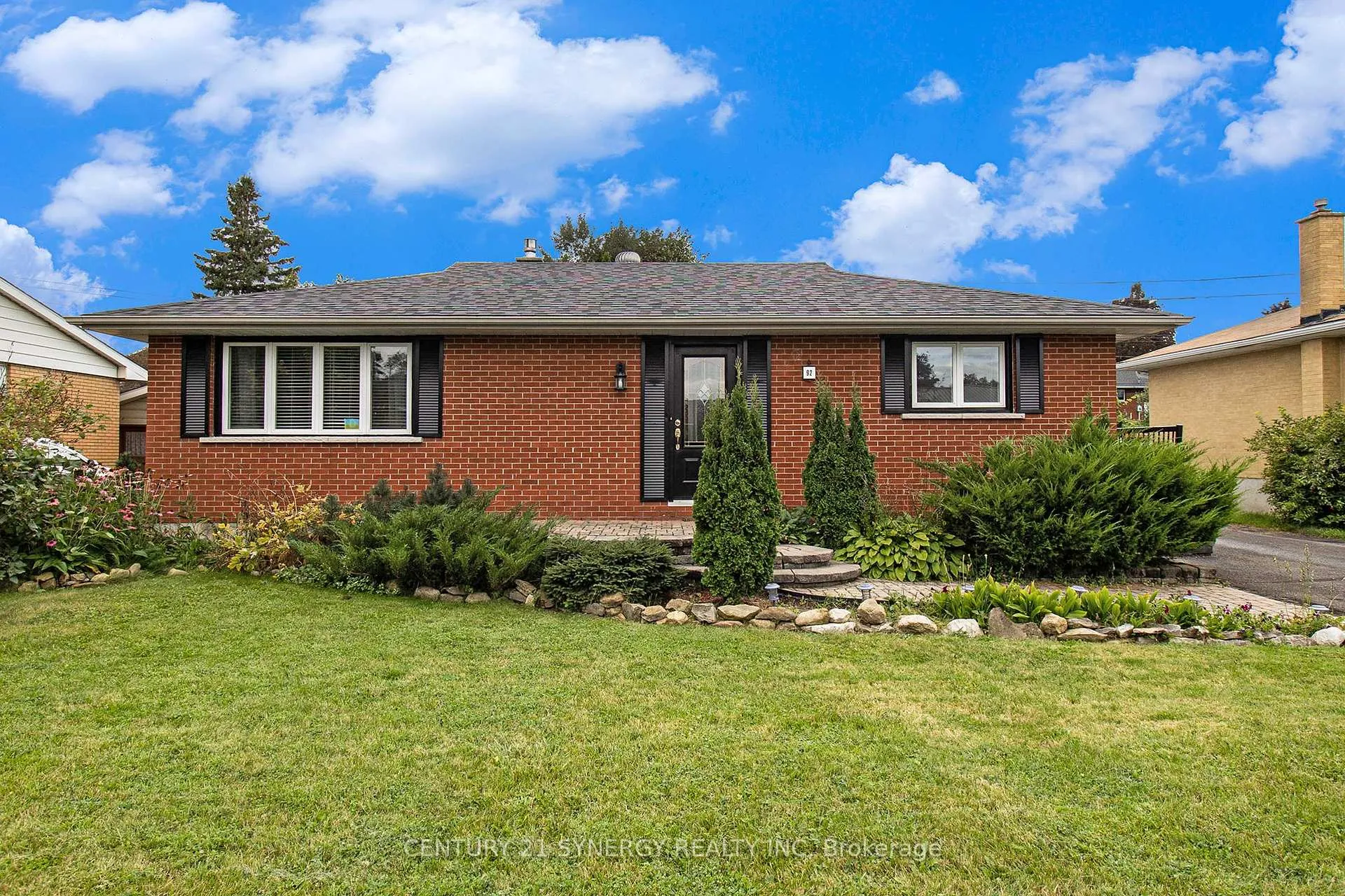 Photo 2 of 92 Jasper Avenue, Smiths Falls — HOMEH
