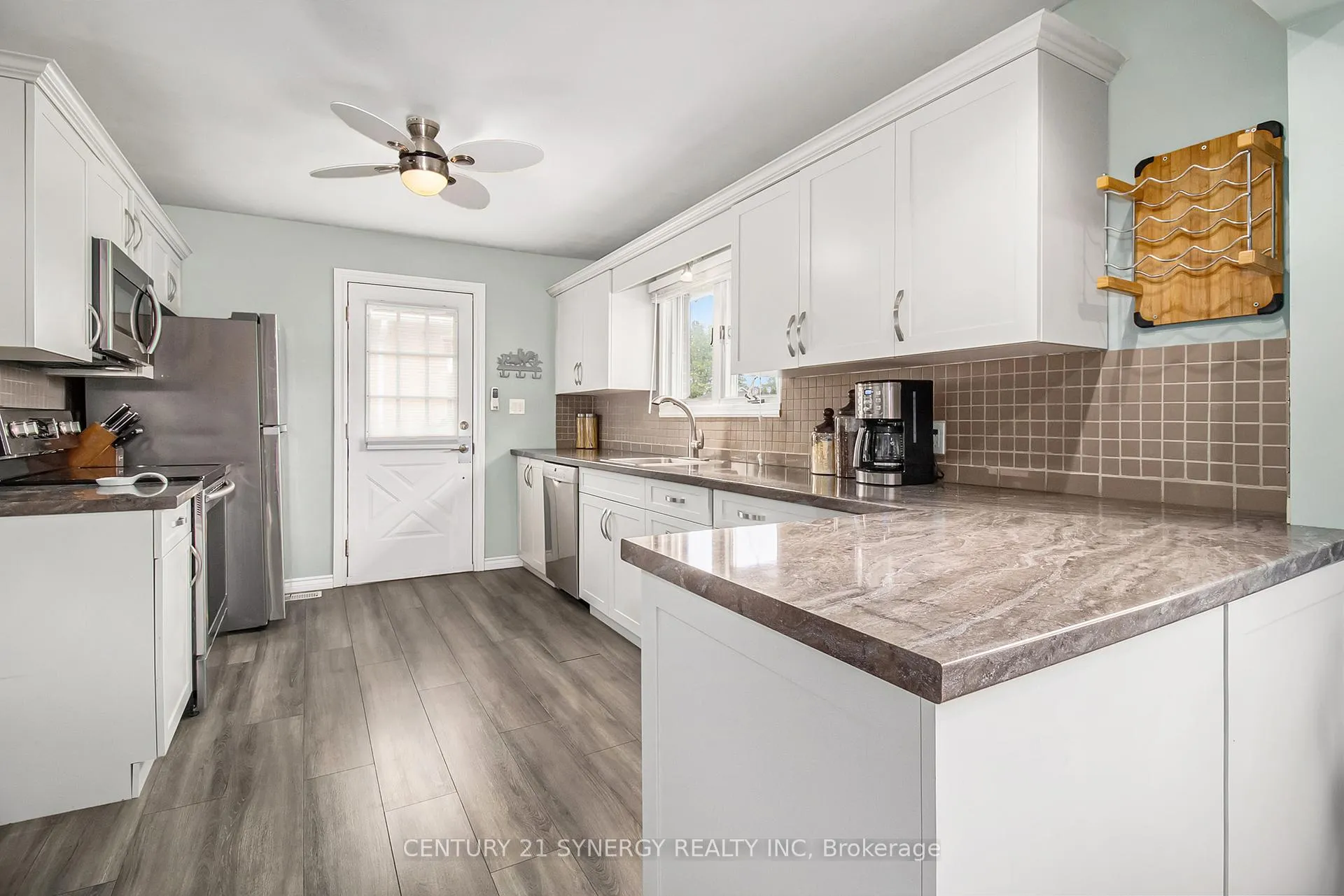 Photo 3 of 92 Jasper Avenue, Smiths Falls — HOMEH