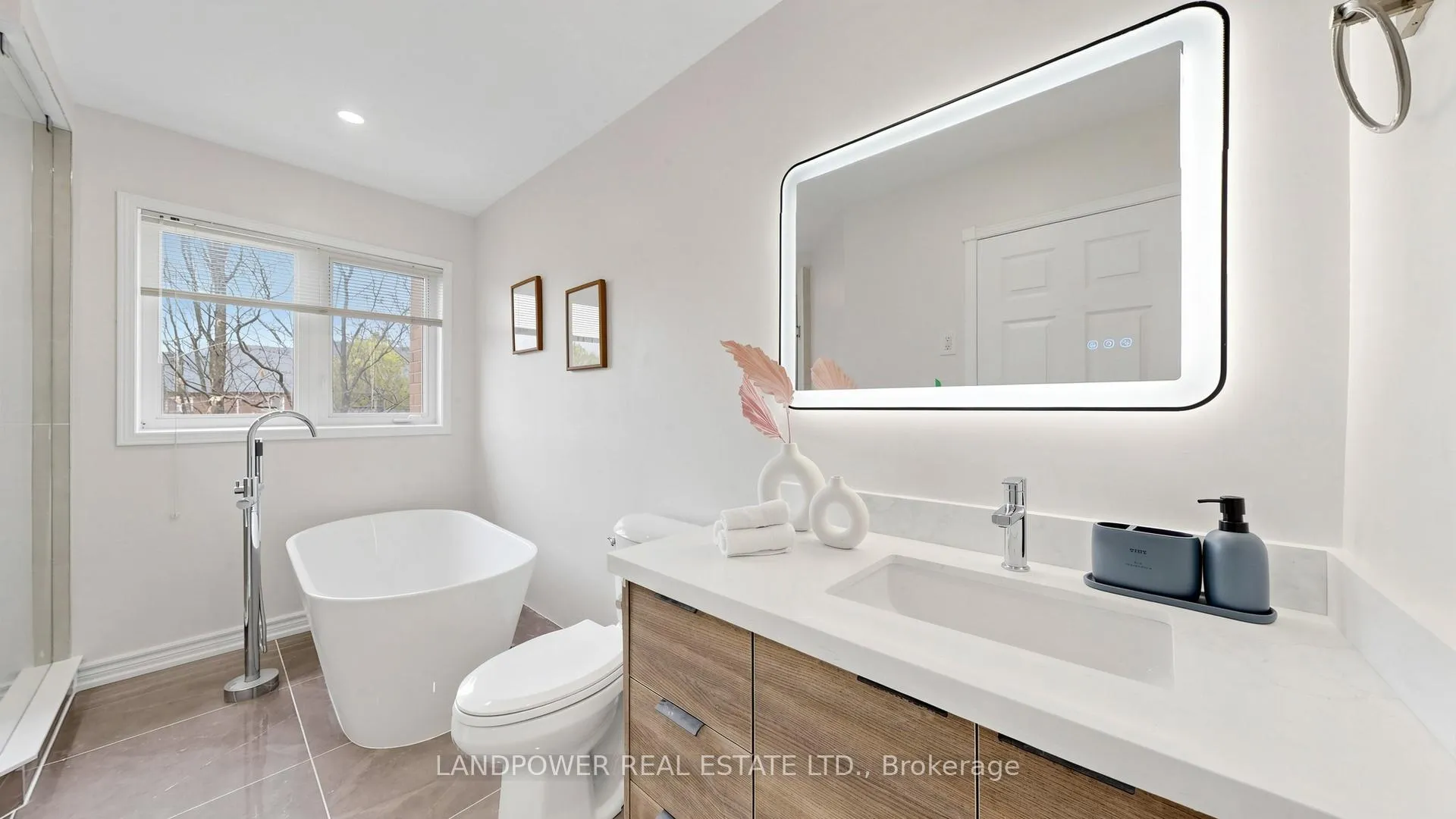Photo 34 of 47 Queens Plate Drive, Markham, Angus Glen — HOMEH