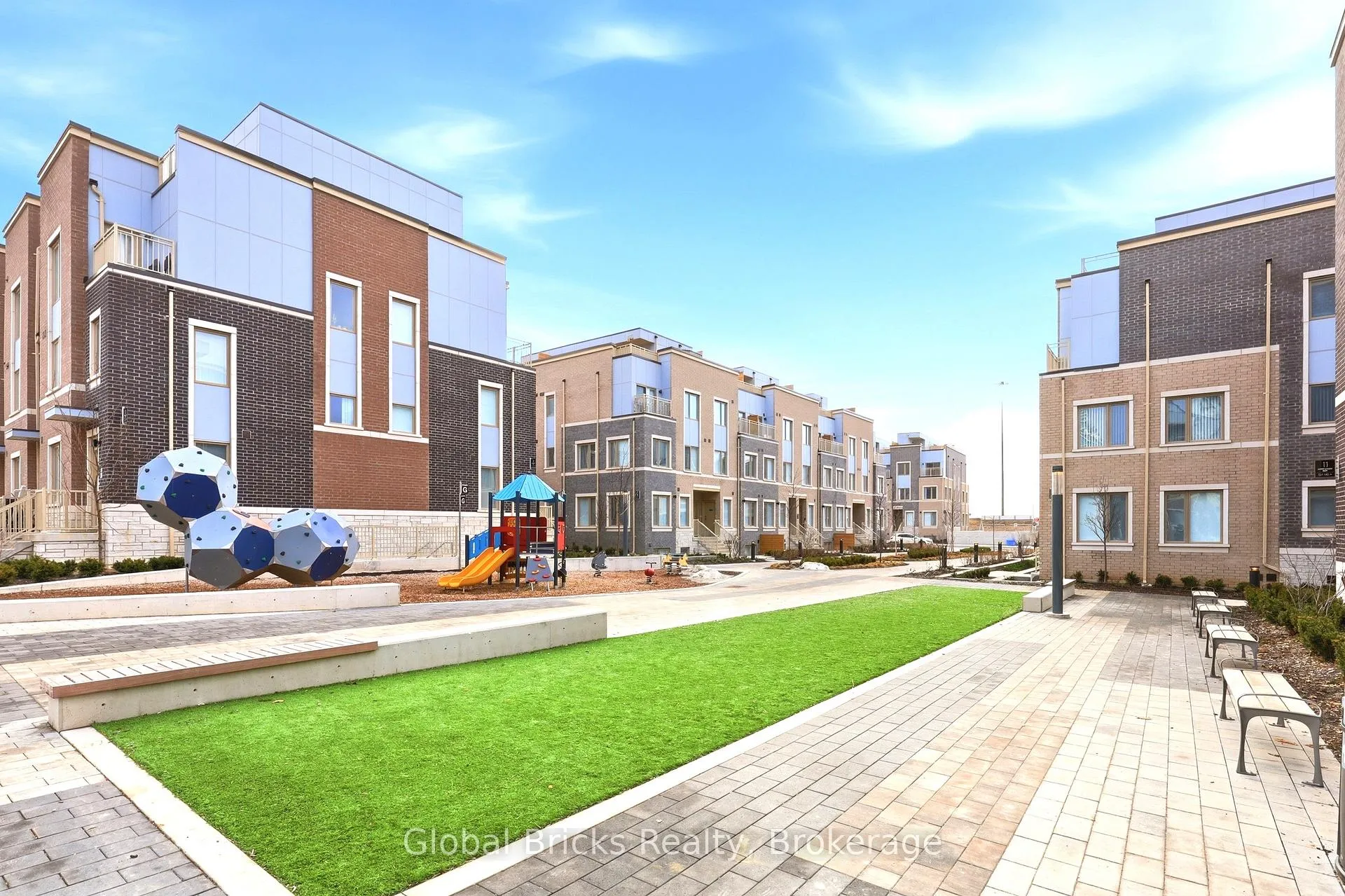 Photo 2 of Unit TH #210, 131 Honeycrisp Crescent, Vaughan, Vaughan Corporate Centre — HOMEH