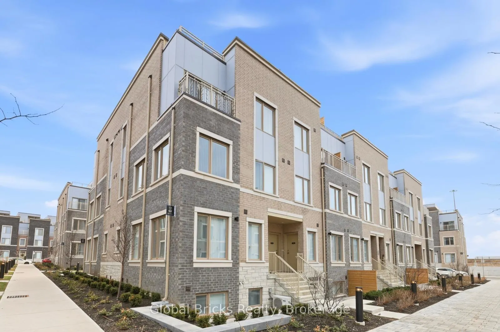 Photo 3 of Unit TH #210, 131 Honeycrisp Crescent, Vaughan, Vaughan Corporate Centre — HOMEH