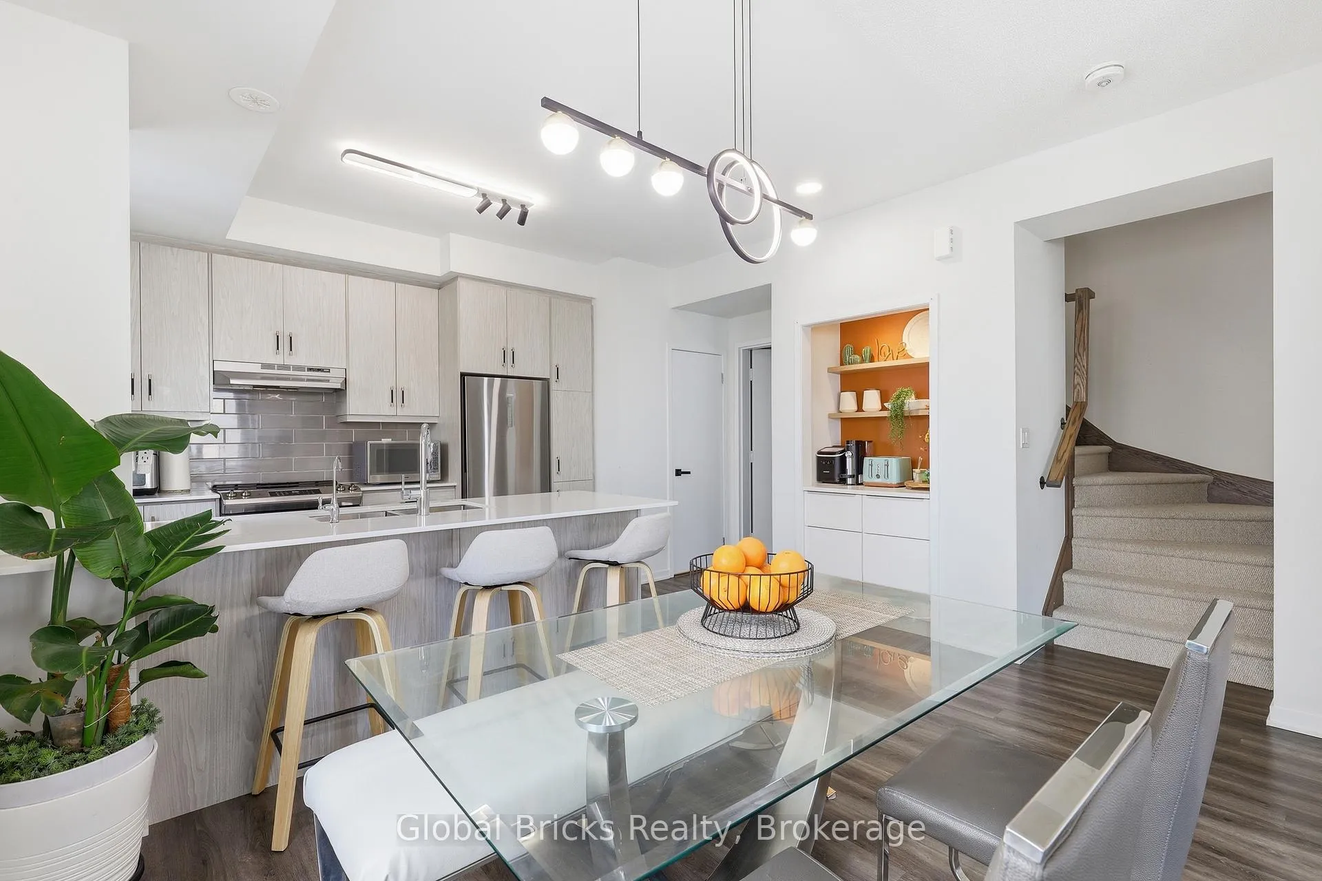 Photo 5 of Unit TH #210, 131 Honeycrisp Crescent, Vaughan, Vaughan Corporate Centre — HOMEH